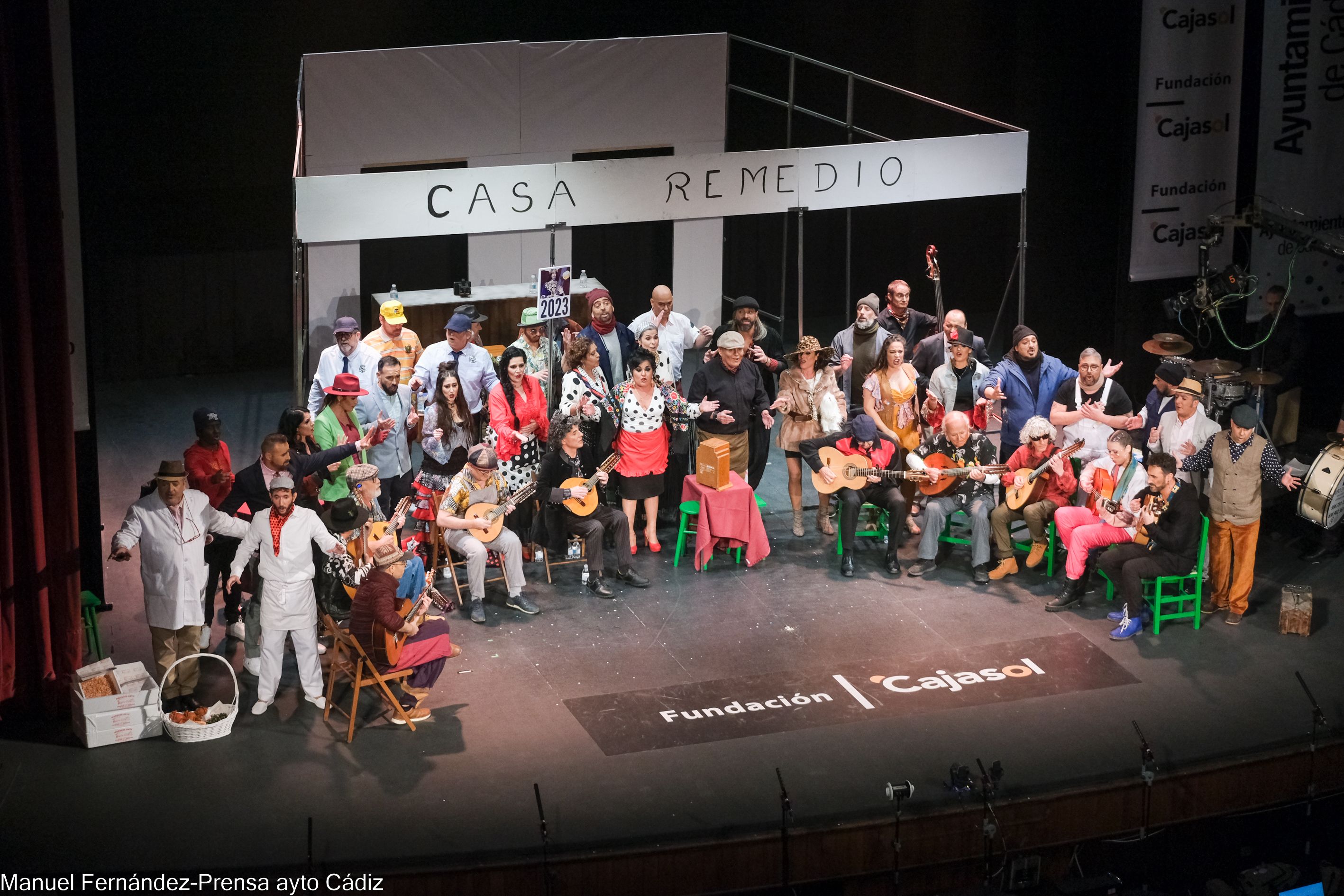 Actuación del coro 'Casa Remedios esquina con Cádiz'.