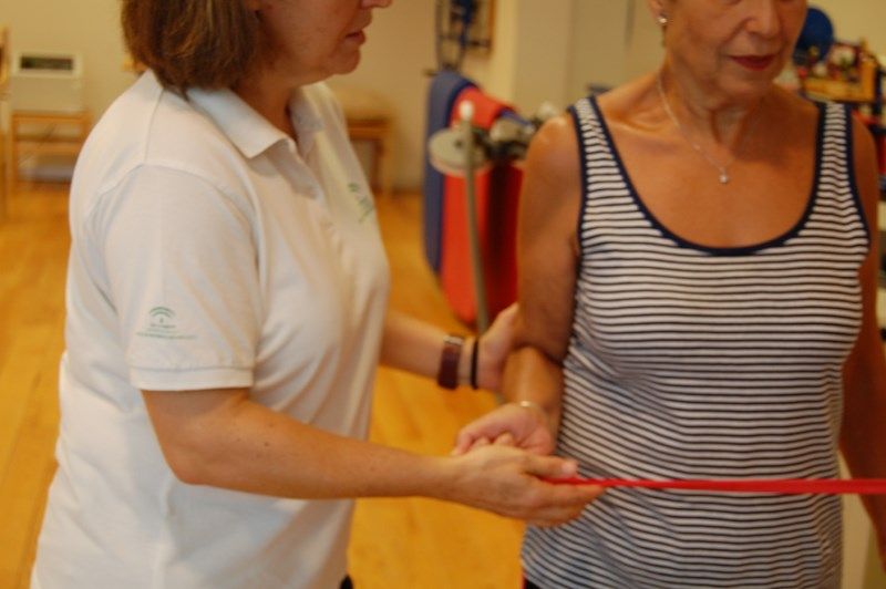 Una paciente, en plena sesión de fisioterapia. FOTO: COLFISIO.ORG