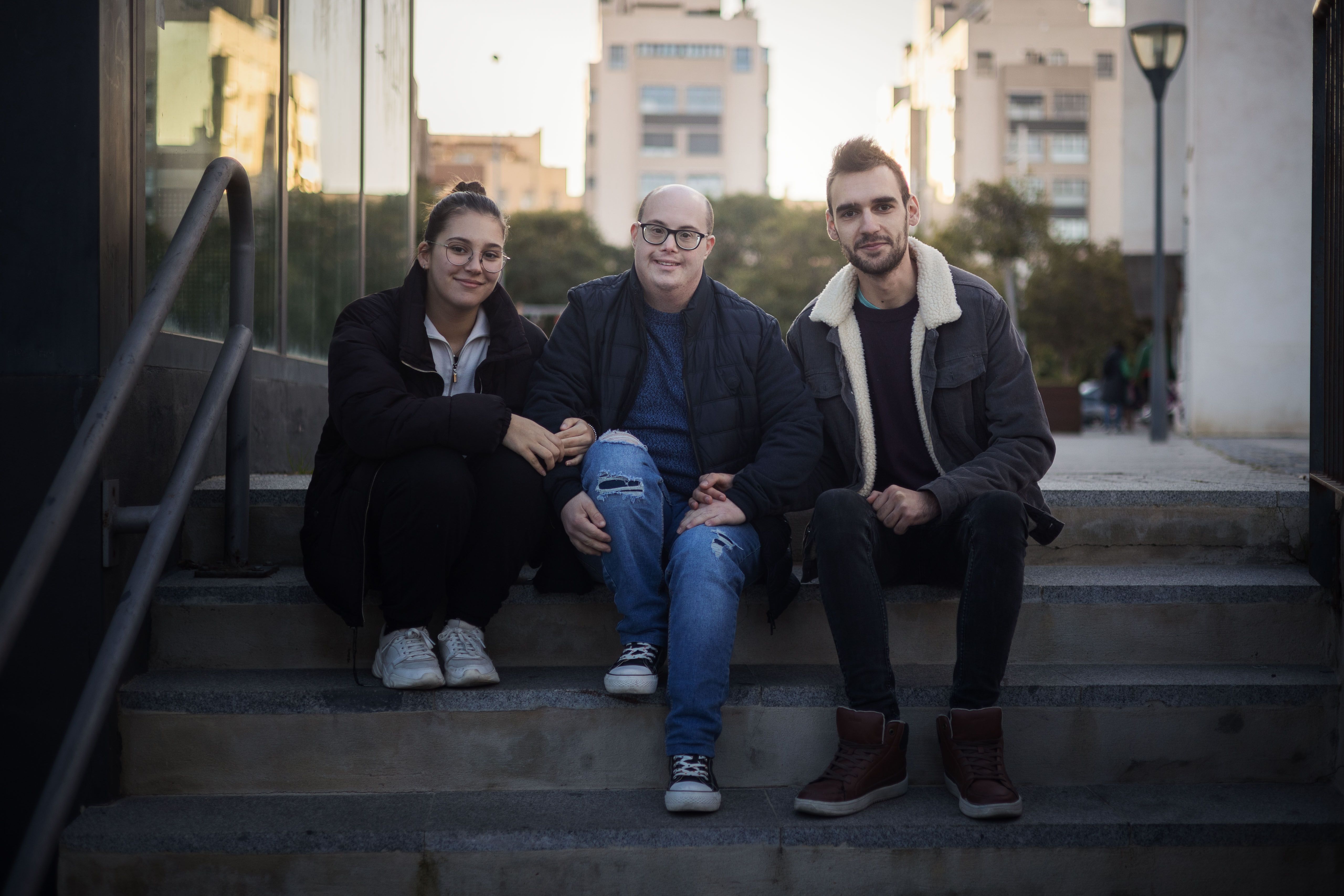 Paula, Manuel y José Antonio visibilizan la espina bífida, la hidrocefalia y otras discapacidades afines, patologías para toda la vida desde Cádiz.