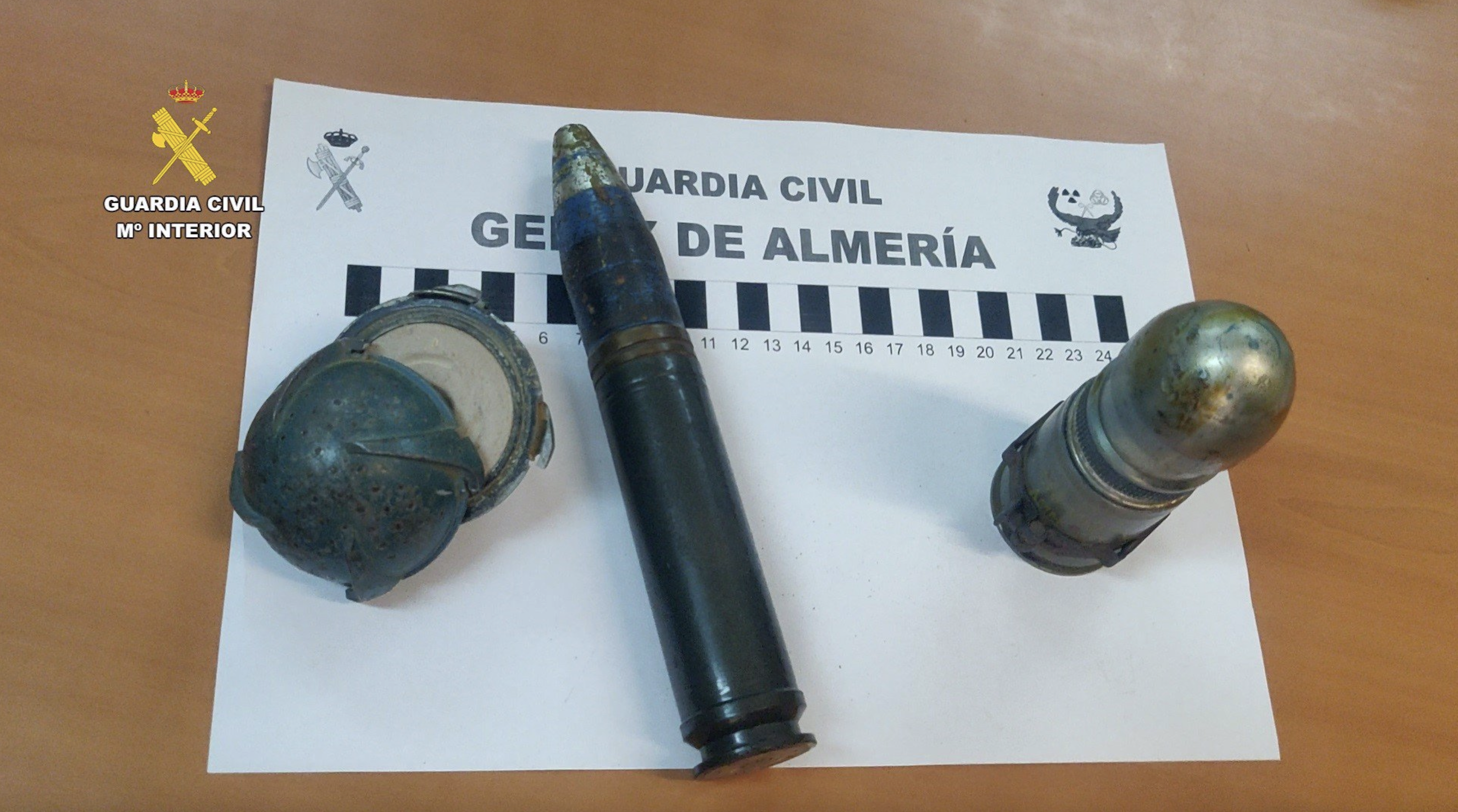 Granadas y munición requisadas en Almería.