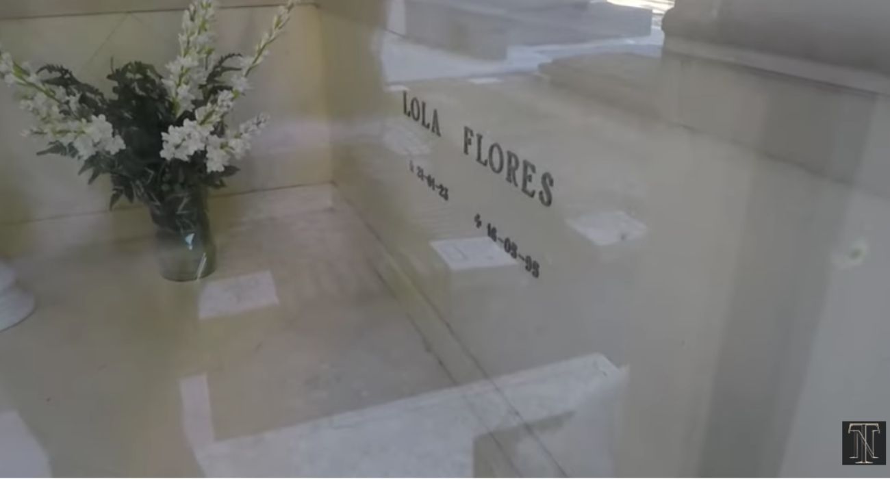 La tumba de Lola Flores en el cementerio de La Almudena.
