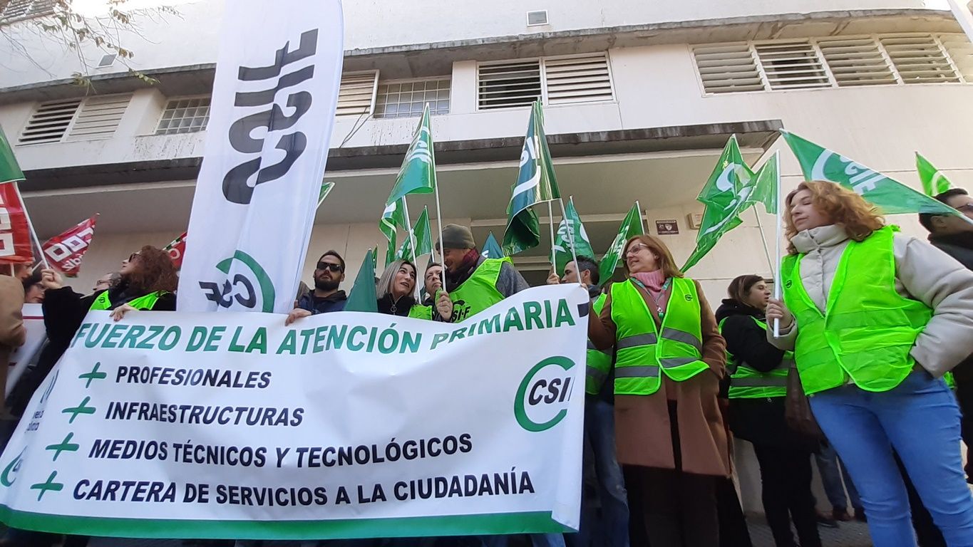 Concentración por la Atención Primaria en Cádiz.