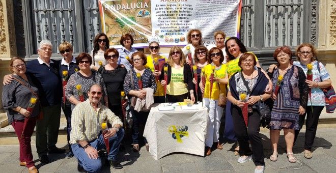 Miembros de la Asociación SOS Bebés Robados Sevilla