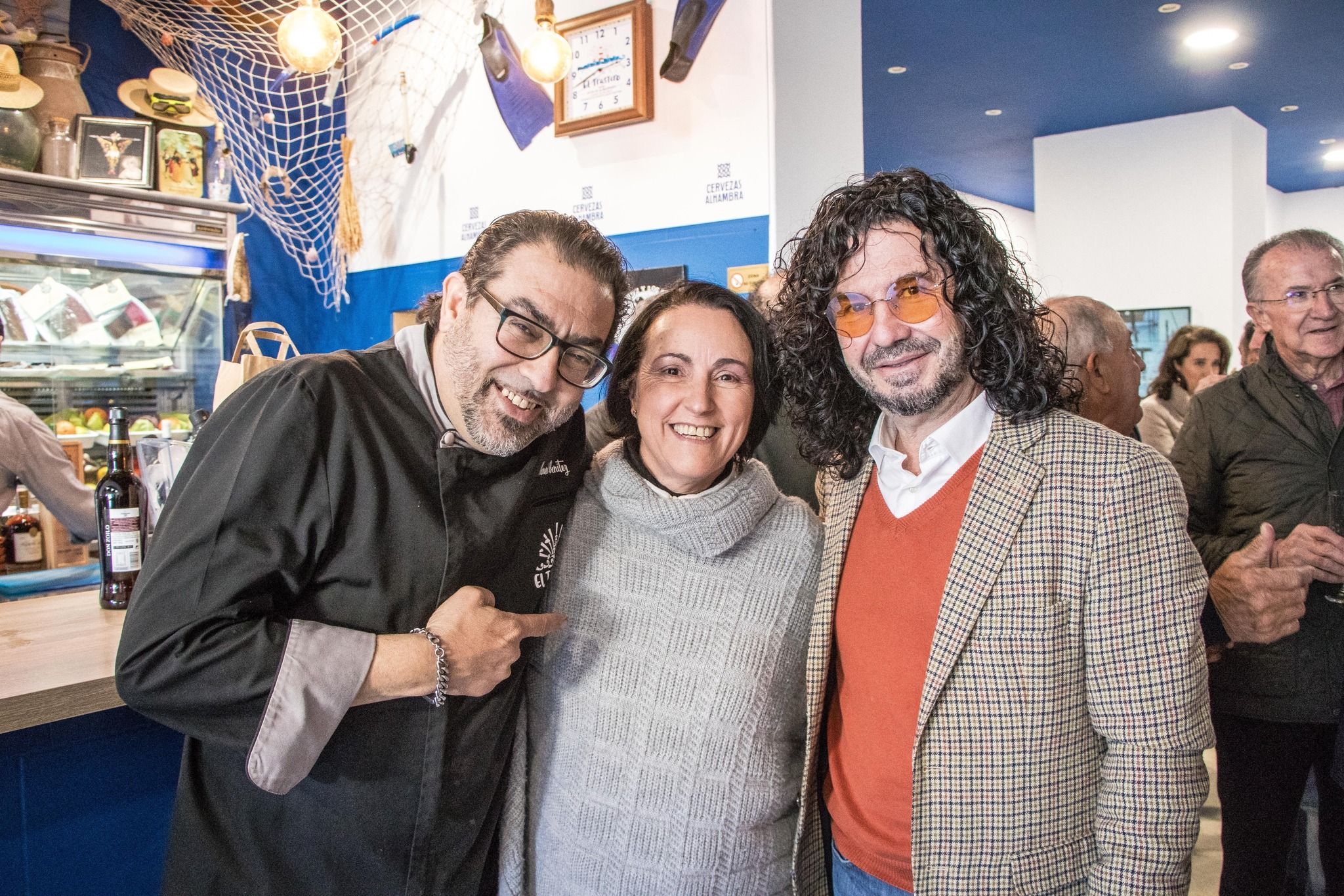 Manuel Benítez, Nela García Jarillo y Mario González, en la inauguración del nuevo El Trastero.