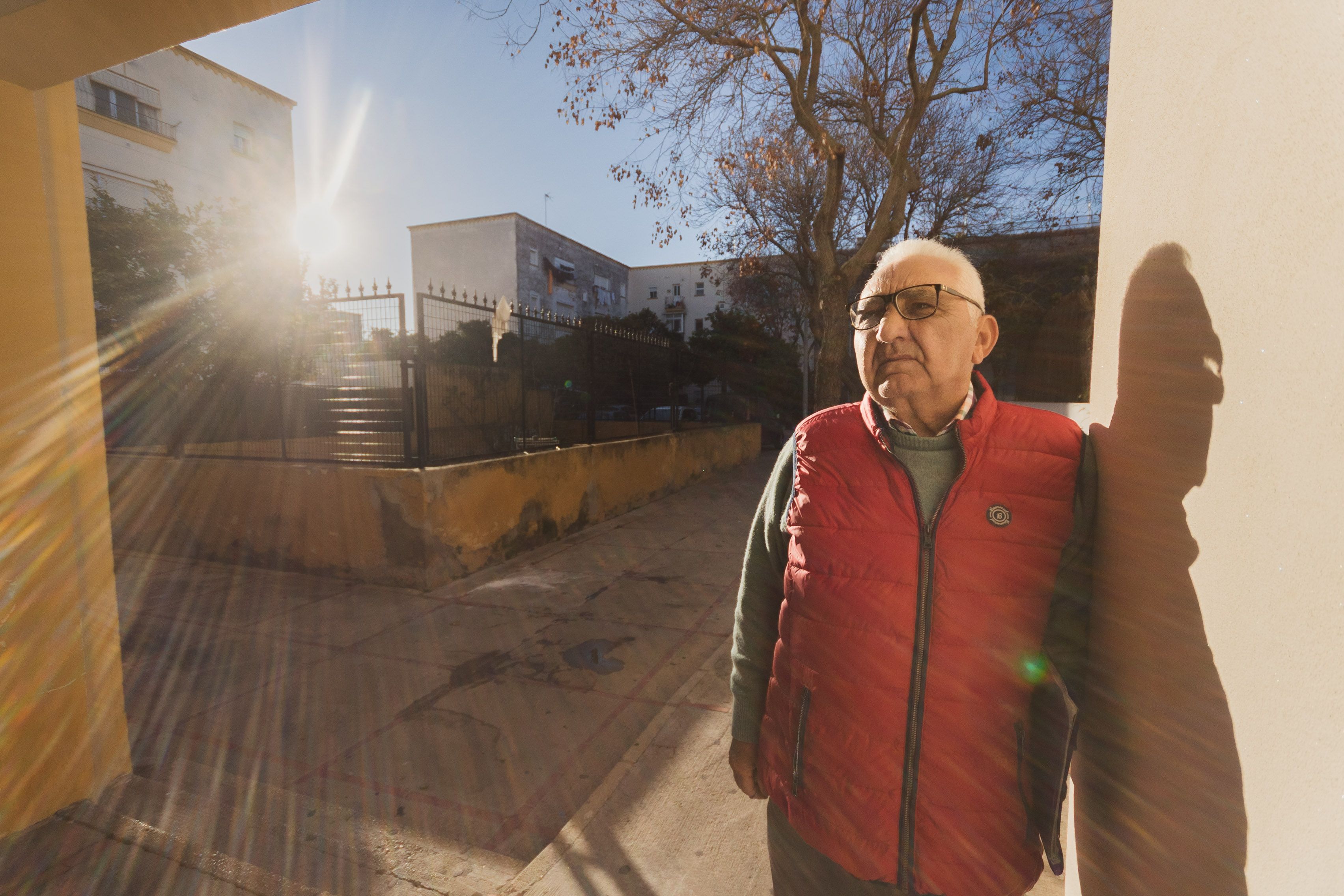 En la barriada de la Constancia, su barrio, por el que tanto ha luchado. 