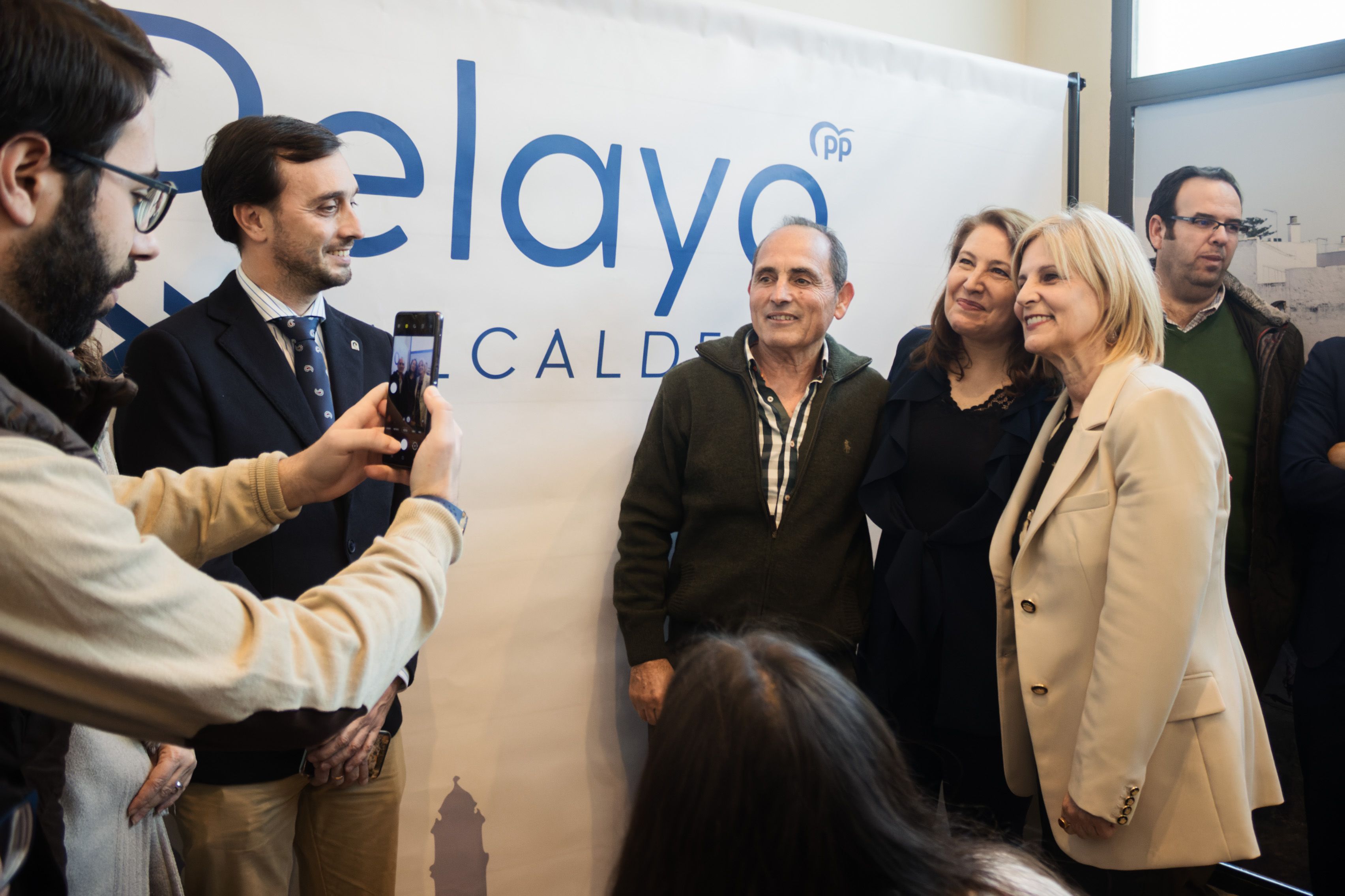 La consejera de Agricultura, Carmen Crespo, junto a María José García-Pelayo, esta semana en la sede del PP de Jerez.