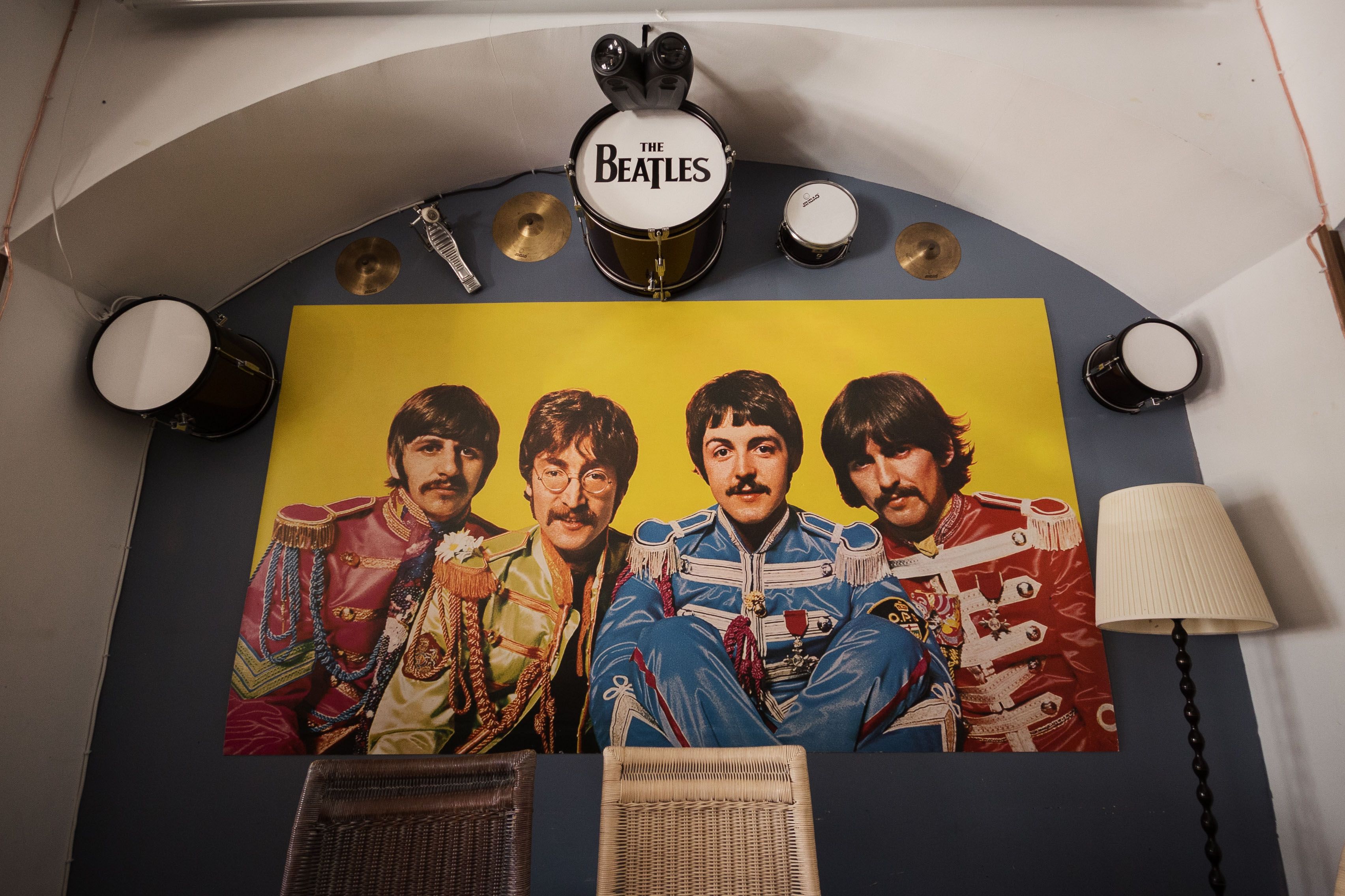 Detalle de una fotografía de The Beatles en el gastrobar. 