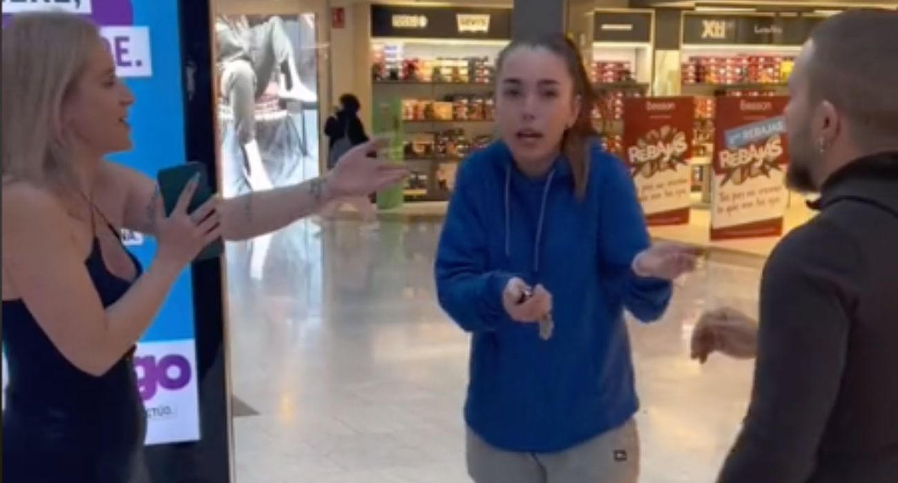 Una de las parejas que ha participado en el juego del beso.