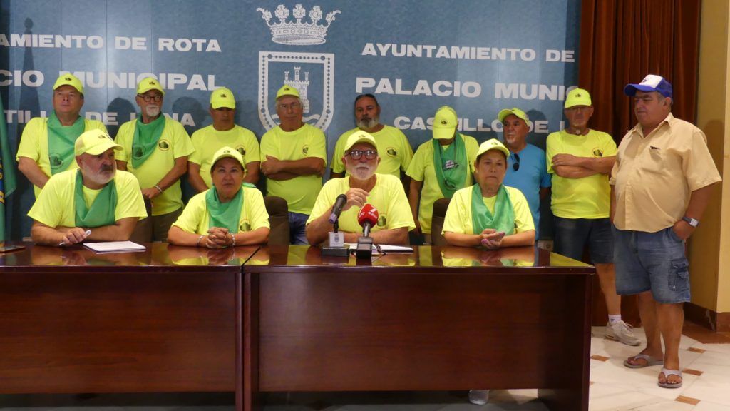 Representantes de la plataforma de pensionistas de Rota, en una imagen de archivo.