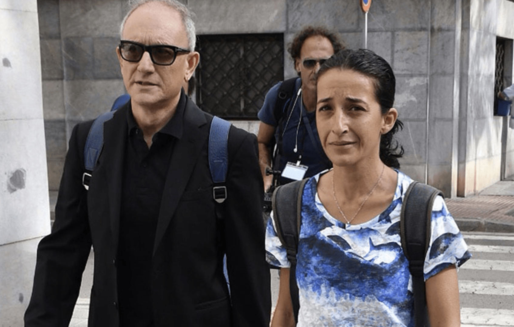 La madre de Gabriel junto a su abogado. FOTO: CANAL SUR