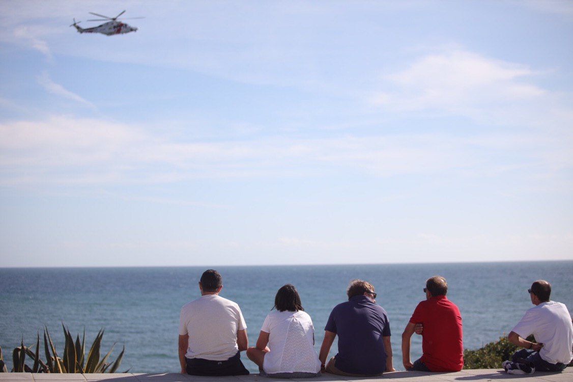 Un helicóptero que forma parte del dispositivo de búsqueda en Los Caños. FOTO: JUAN CARLOS TORO