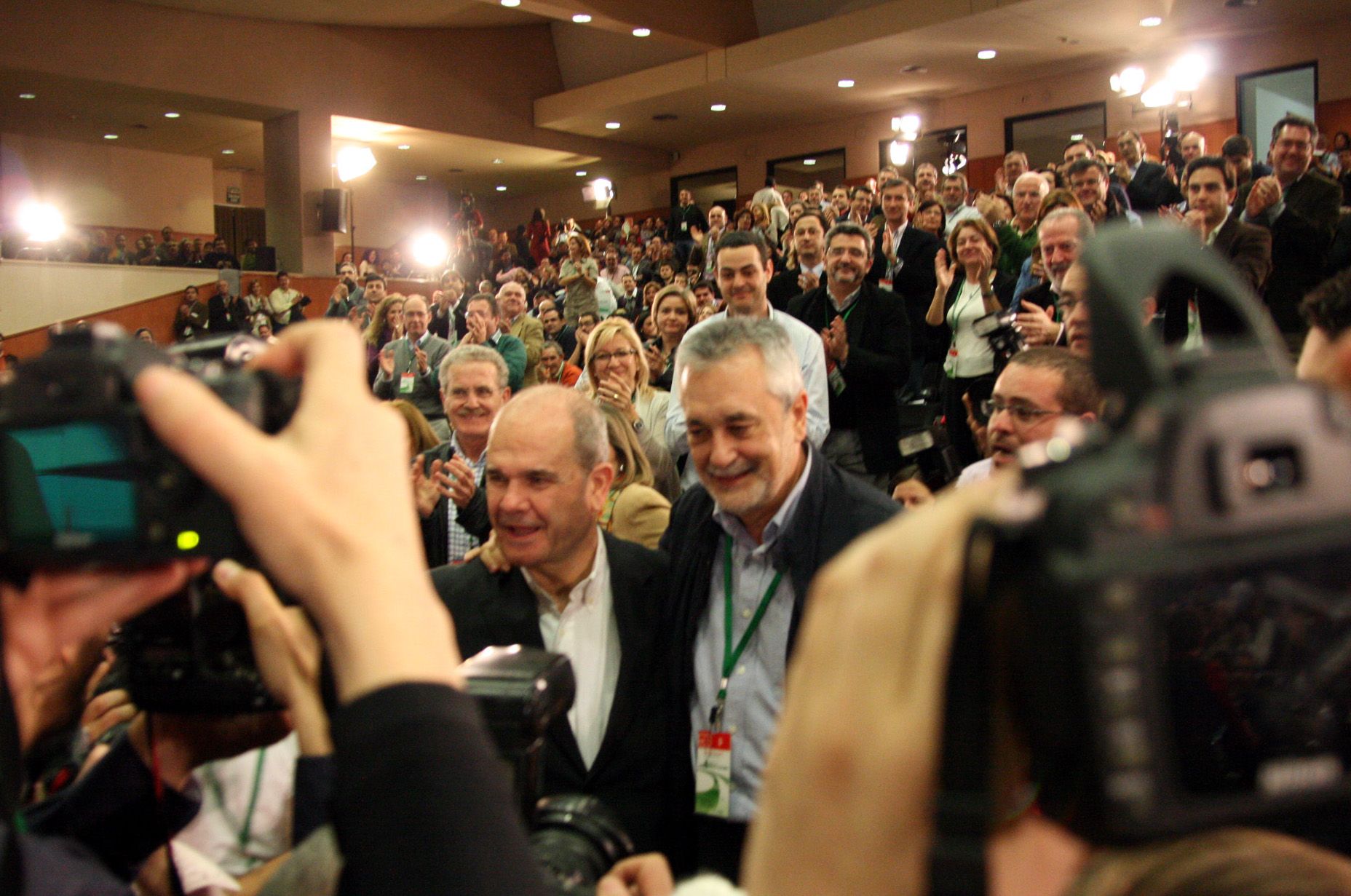 Manuel Chaves y José Antonio Griñán, ex presidentes de la Junta, en un acto del PSOE celebrado hace unos años. FOTO: PSOE DE ANDALUCÍA