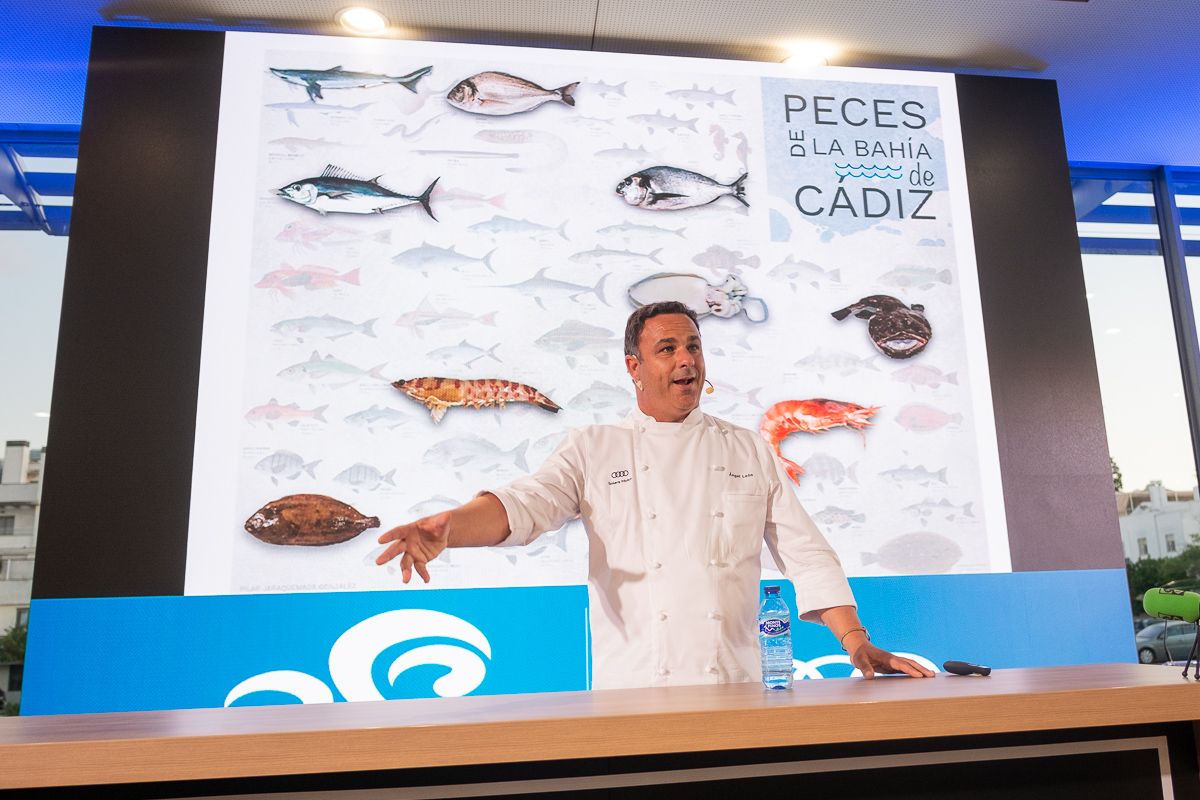 Ángel León durante la charla de innovación gastronómica.  MANU GARCÍA