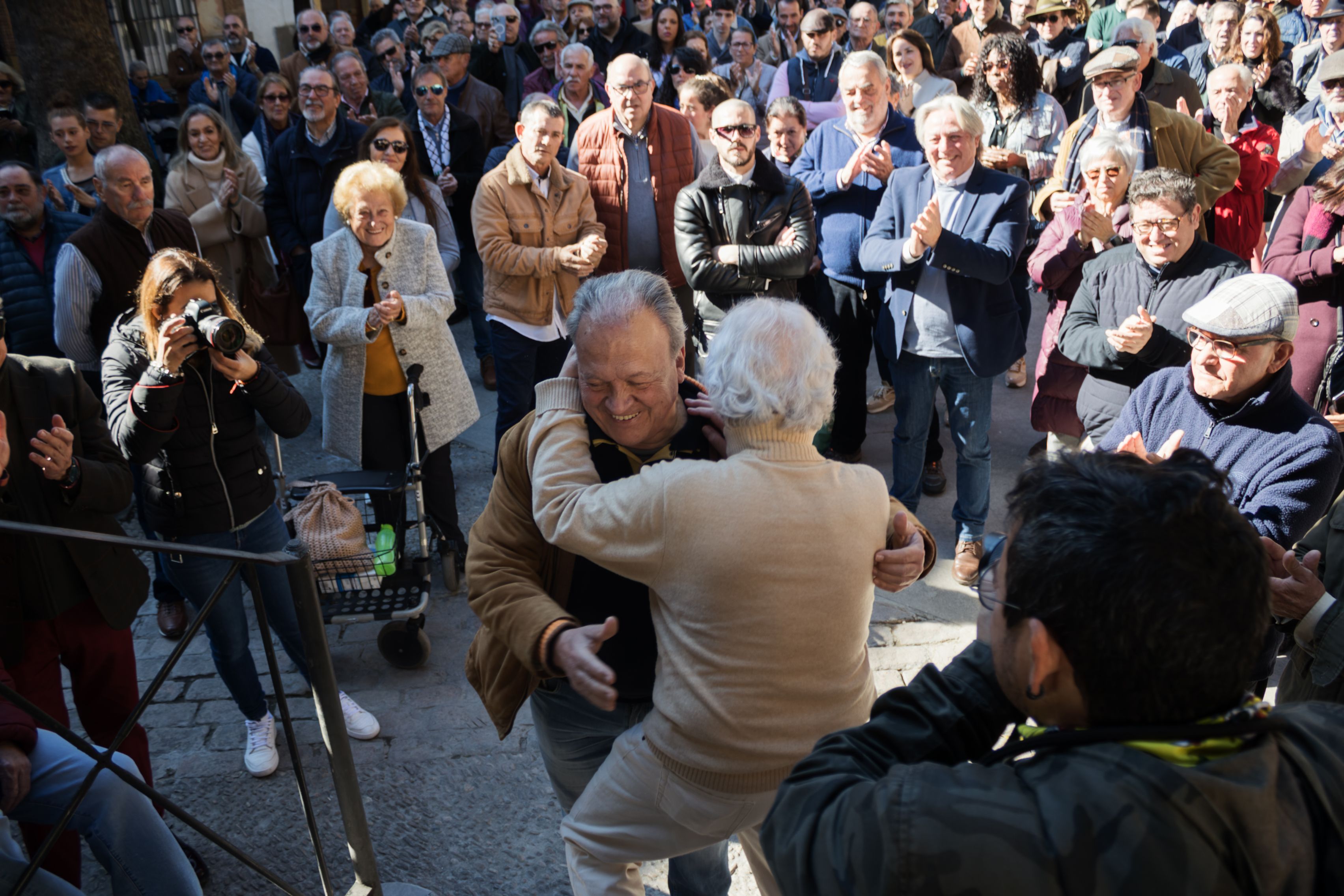 Saludo entre Pacheco y a Rojas Marcos.      CANDELA NUÑEZ