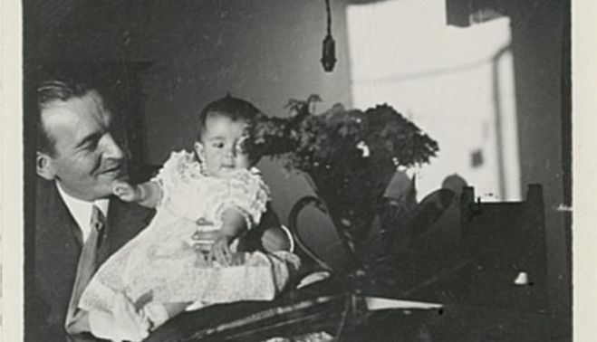 Mari Luz Escribano con su padre, fusilado el 11 de septiembre de 1936