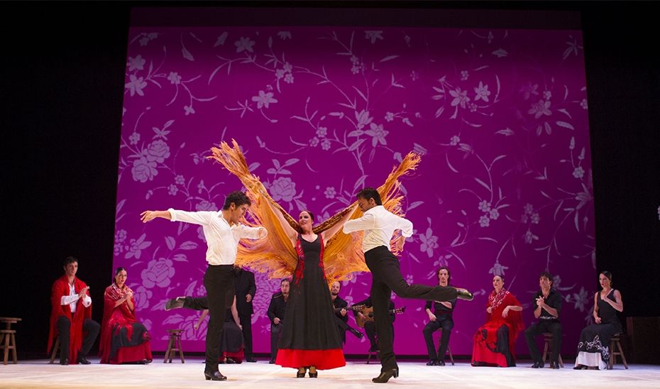 Imagen retrospectiva de un espectáculo del Ballet Flamenco de Andalucía.