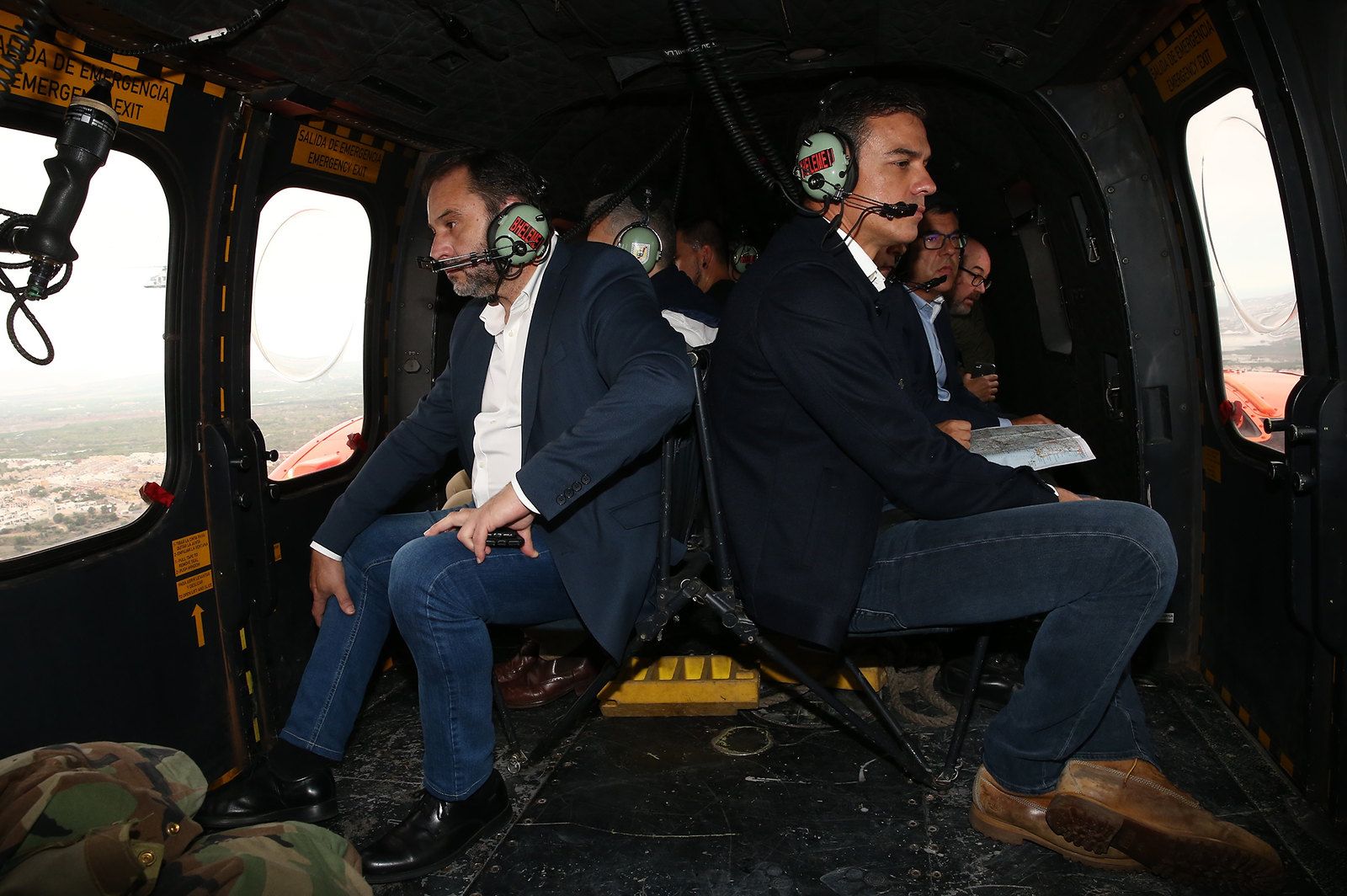 El presidente del Gobierno en funciones, Pedro Sánchez, visita el Centro de Mando de Orihuela junto al ministro del Interior en funciones, Fernando Grande-Marlaska, y el titular de Fomento en funciones, José Luis Ábalos. FOTO: MONCLOA