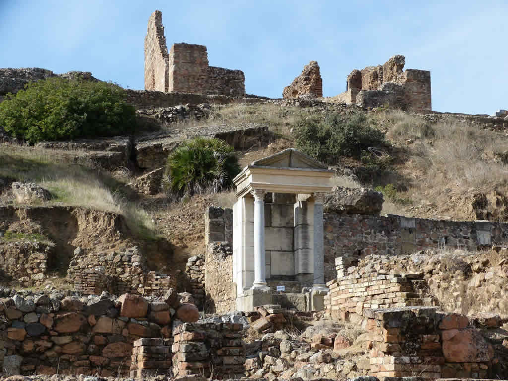 Ruinas de Mulva, uno de los senderos de la provincia de Sevilla.