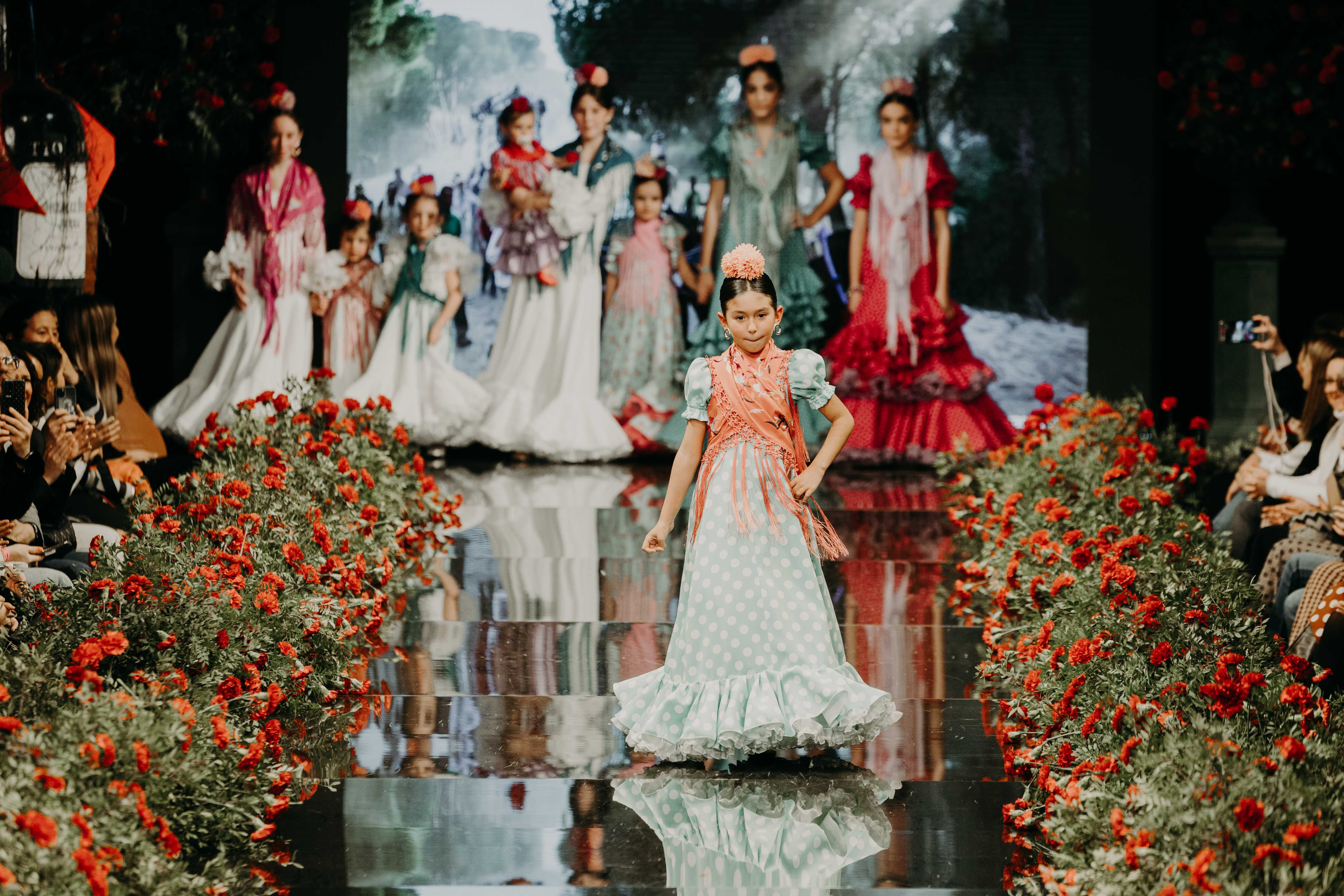 Desfile benéfico hermandad del Rocío de Jerez
