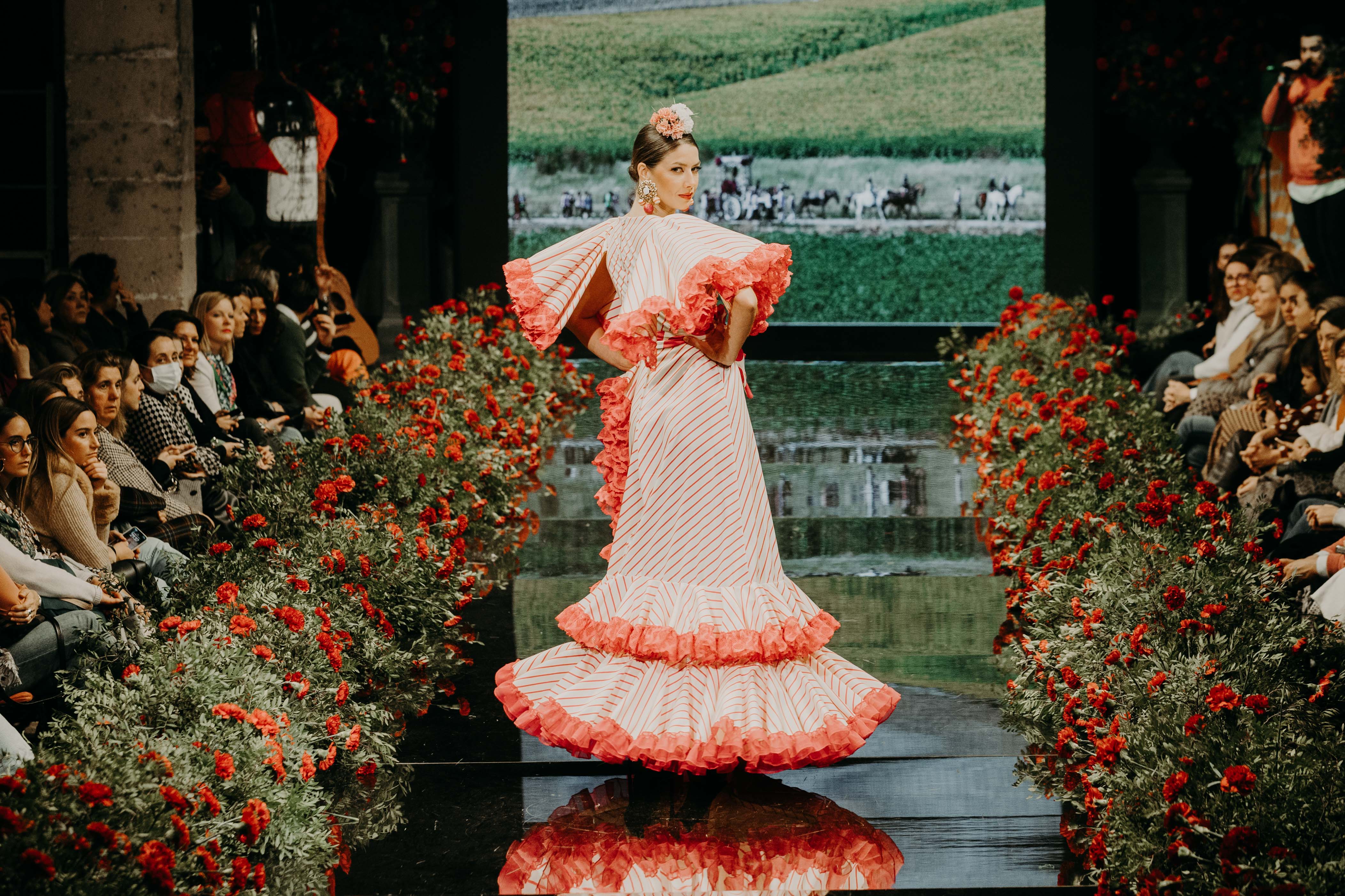 Desfile benéfico hermandad del Rocío de Jerez