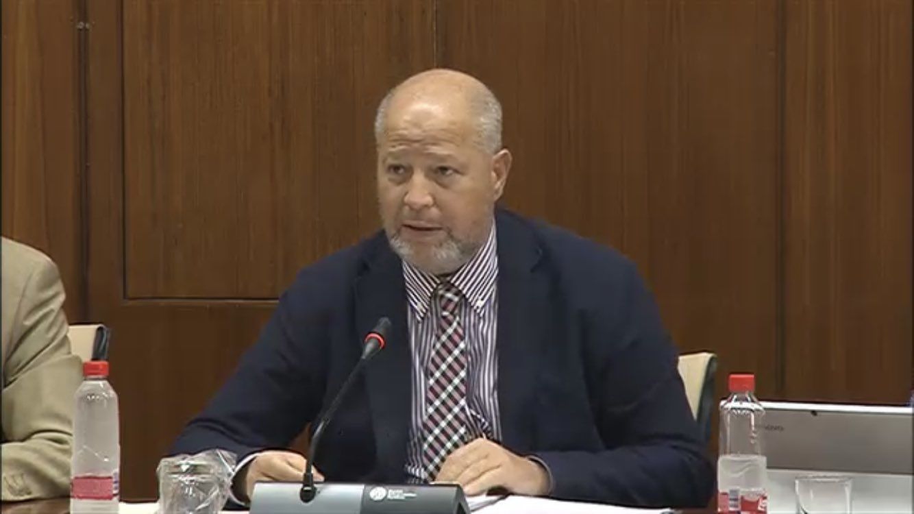 Imbroda, durante la comisión.