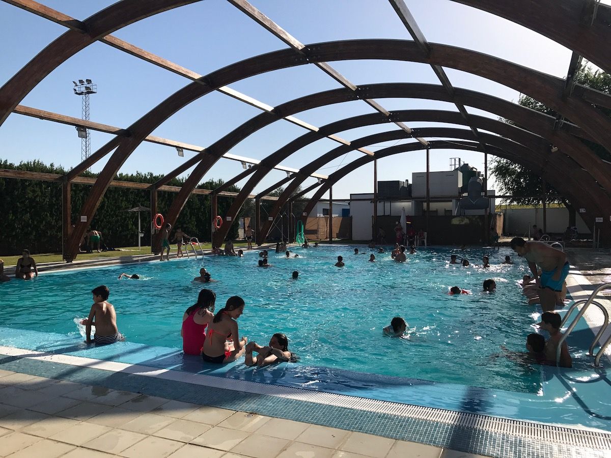 Piscina municipal de Salteras, en una imagen de archivo.