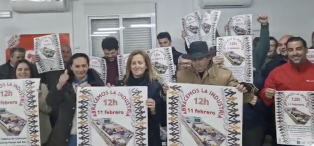 Trabajadores de LCG Fruits anunciando la manifestación.