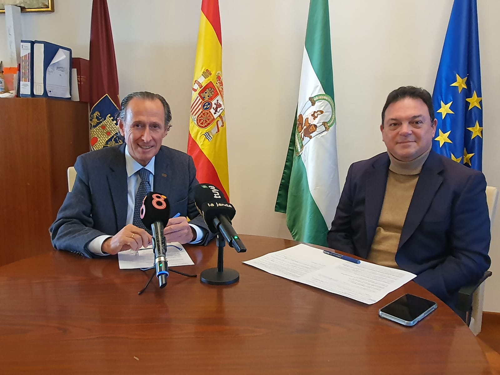 El alcalde de Chiclana​​​​​​​, José María Román, ha anunciado que la empresa municipal Emsisa modifica las bases de las ayudas a los préstamos hipotecarios.