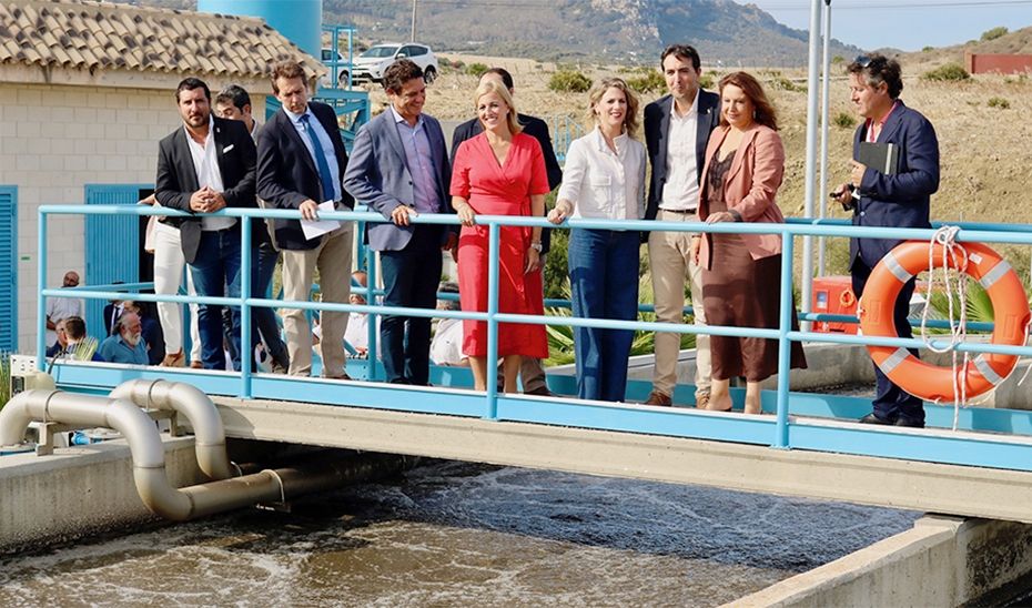 La consejera Carmen Crespo visita las instalaciones de la nueva EDAR de Bolonia.