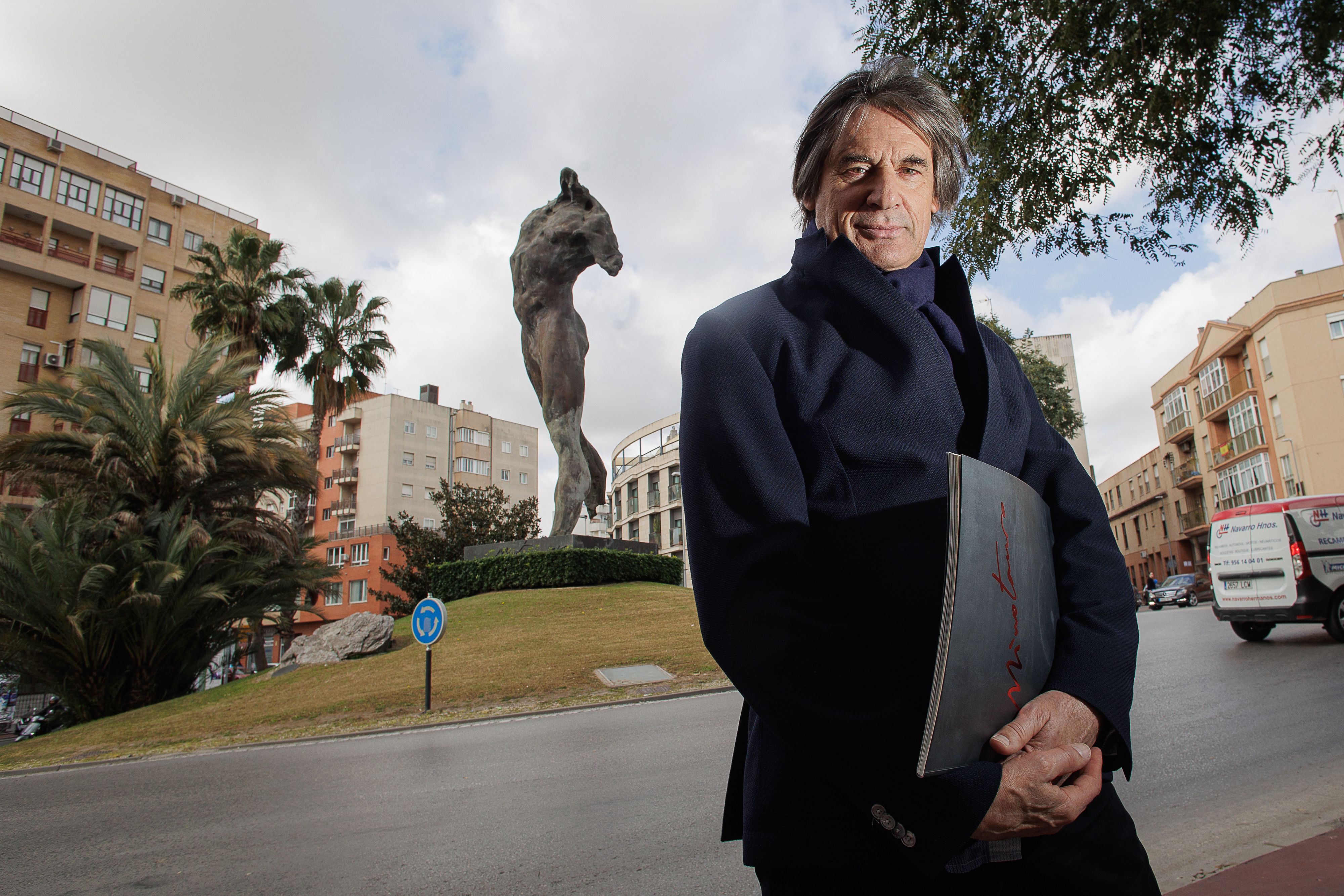 Víctor Ochoa, ante el Minotauro, en Jerez, 20 años después, este martes.