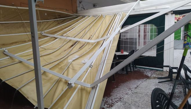 Daños por la nevada en la cafetería Nao Victoria.  Cedida