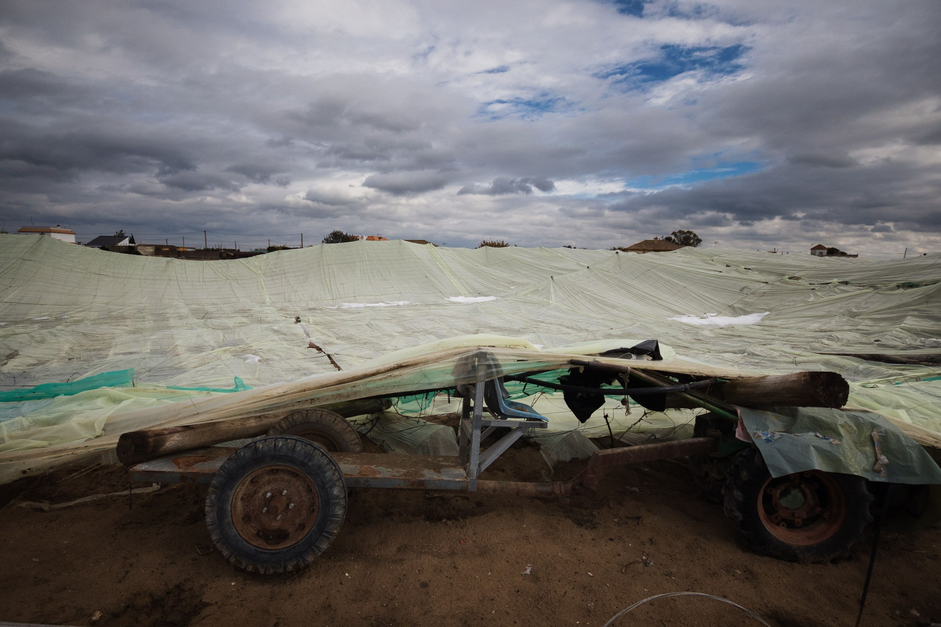 Así quedaron muchos invernaderos en Sanlúcar tras la granizada de la pasada semana.