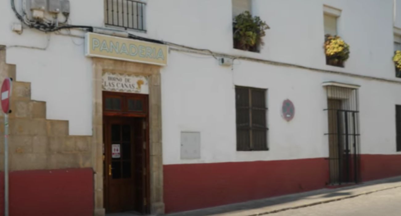 La panadería Horno de las Cañas, conocida como 'La Pajarita', cierra sus puertas en El Puerto tras 102 años de historia.