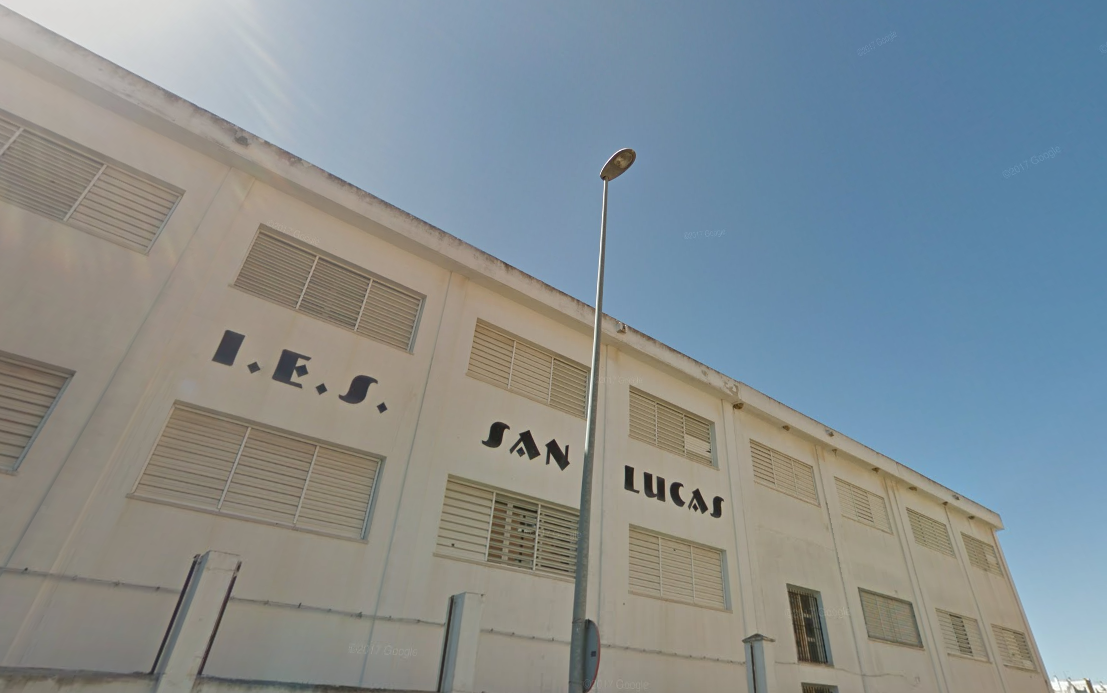 Fachada del IES San Lucas de Sanlúcar.