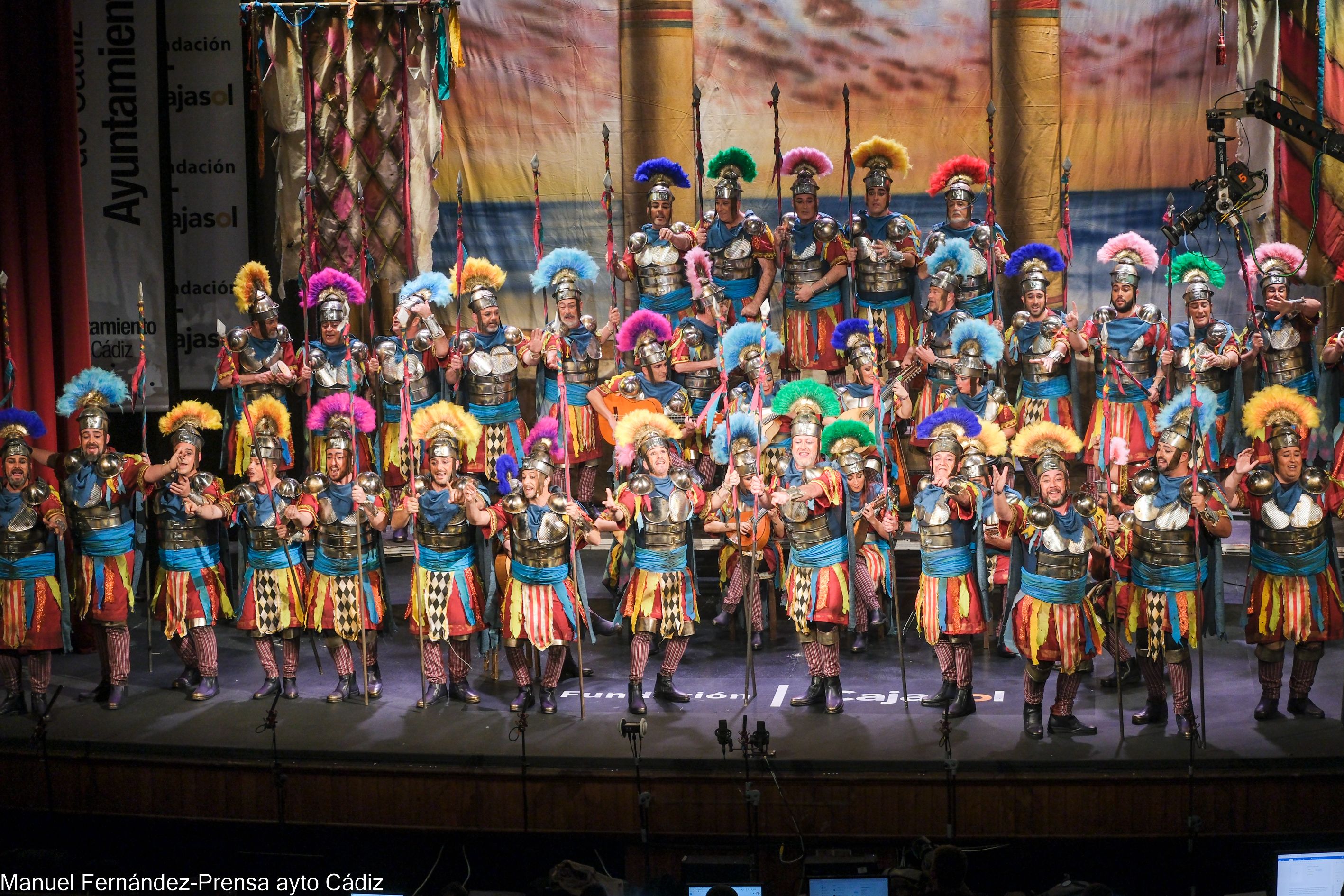 Una de las agrupaciones participantes en el Carnaval de Cádiz.