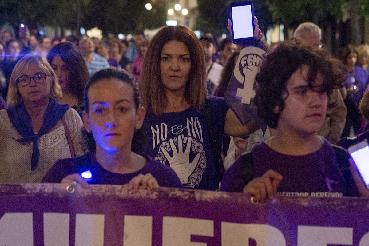 Un momento de la manifestación por la 'emergencia feminista' celebrada en Jerez. FOTO: MANU GARCÍA