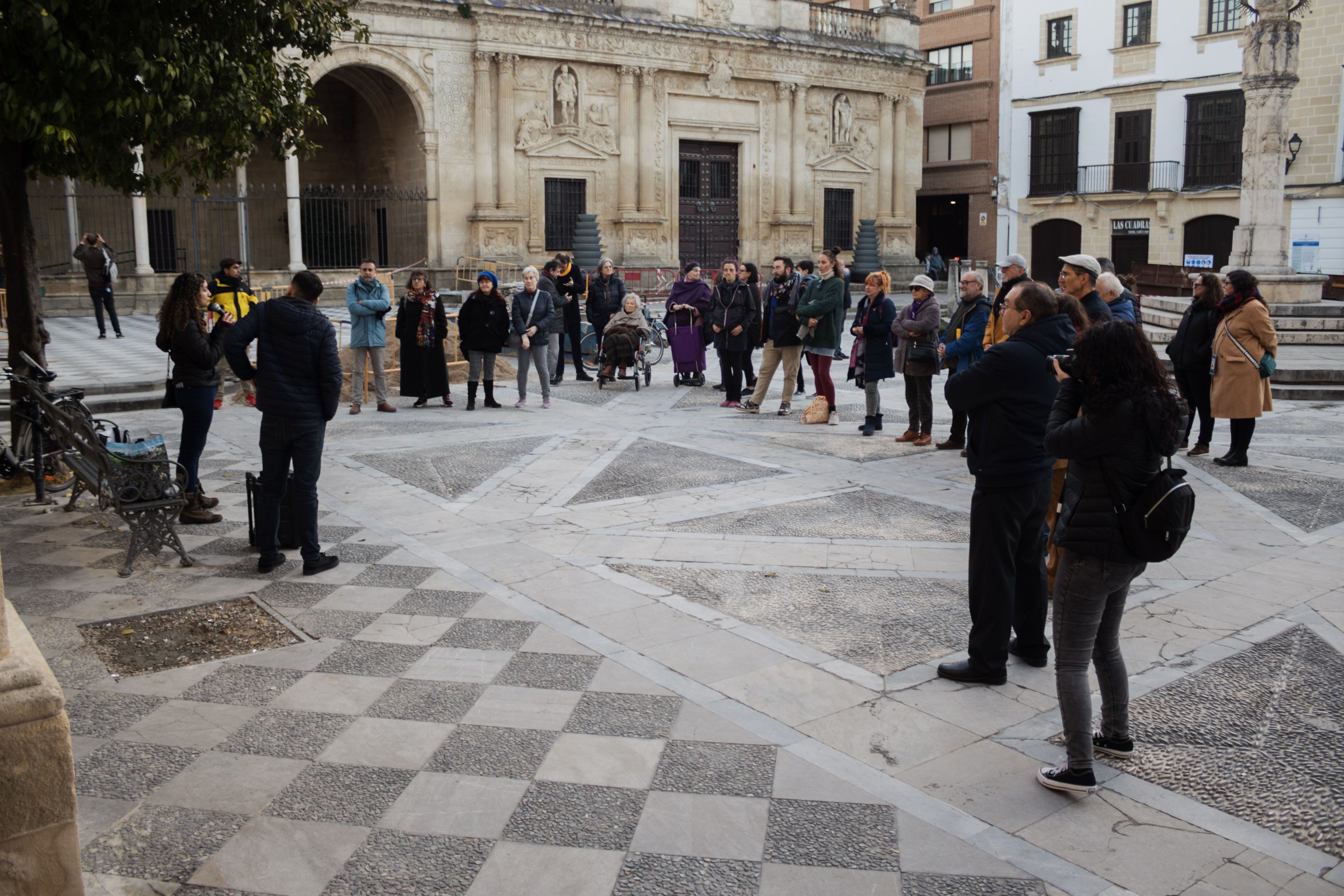 La Plaza de la Asunción de Jerez ha acogido en la tarde de este pasado jueves la presentación de la plataforma Jerez por el Clima, participante activo de la movilización convocada para el próximo 25 de marzo.