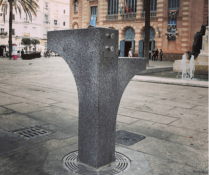 Una fuente de Cádiz, en la plaza del Falla.