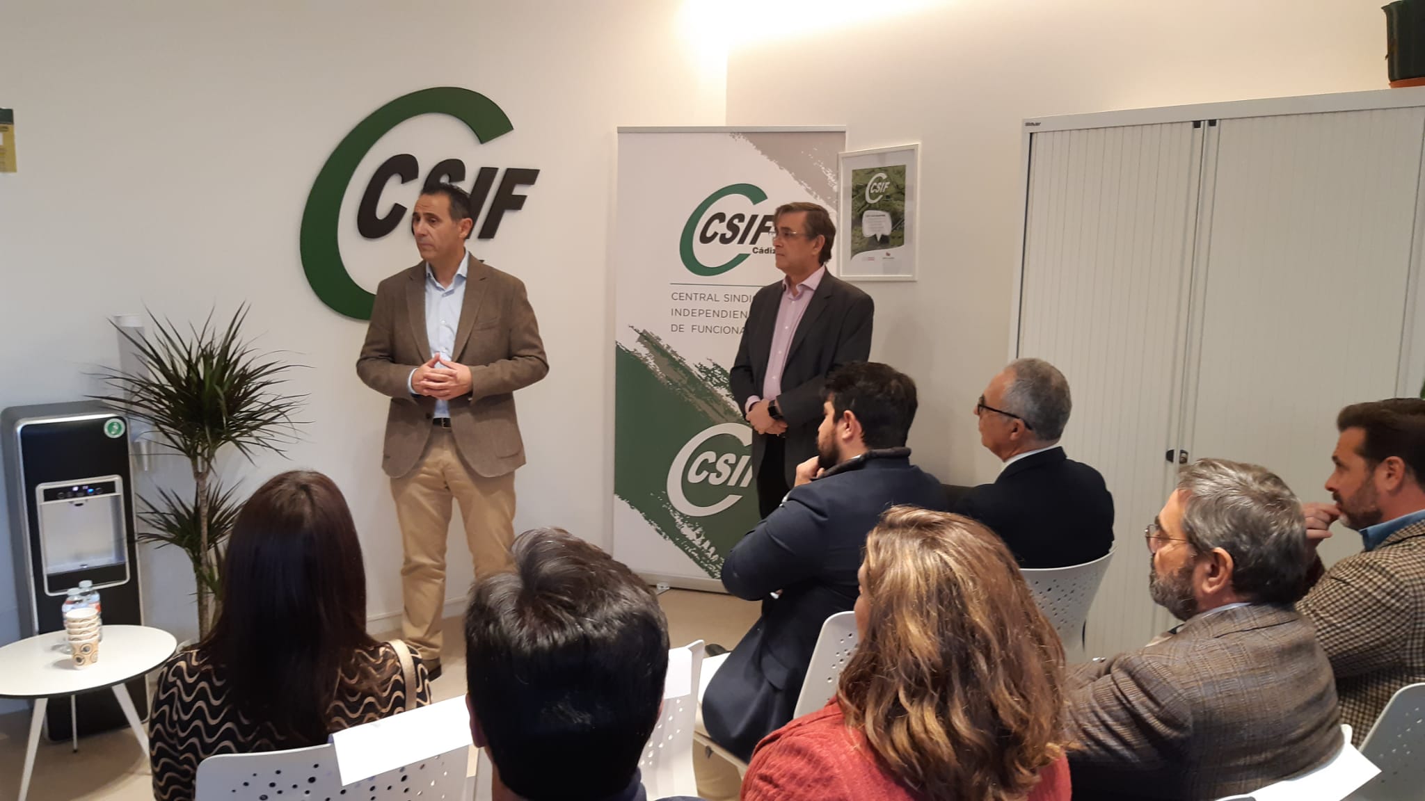 El presidente autonómico de CSIF, Germán Girela, en la inauguración de la sede.
