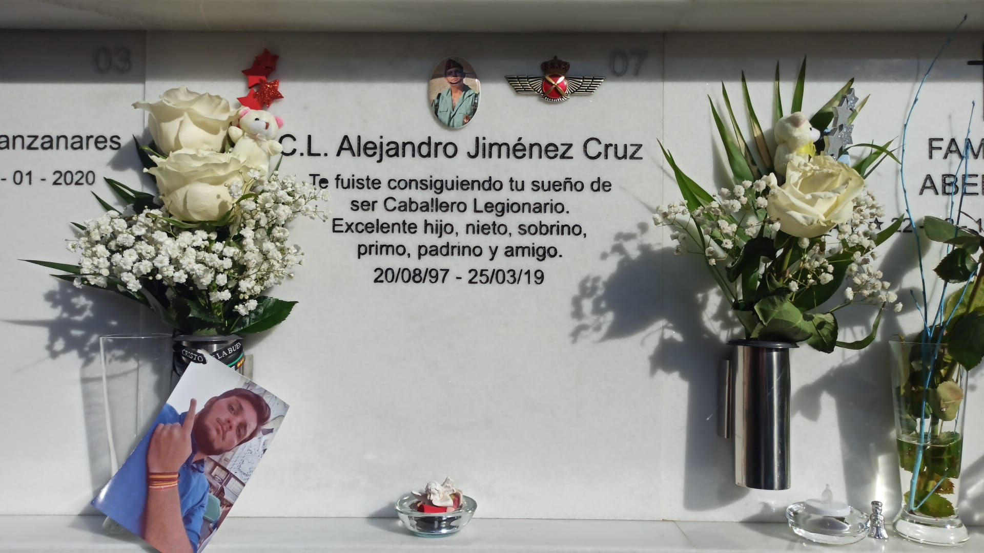 El nicho donde reposan los restos del legionario Alejandro Jiménez Cruz.