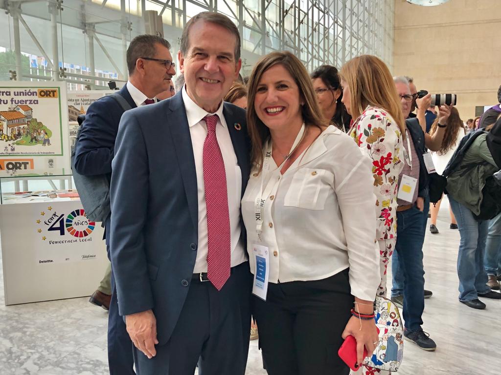 La presidenta de Diputación de Cádiz, Irene García, con el alcalde de Vigo, Abel Caballero.