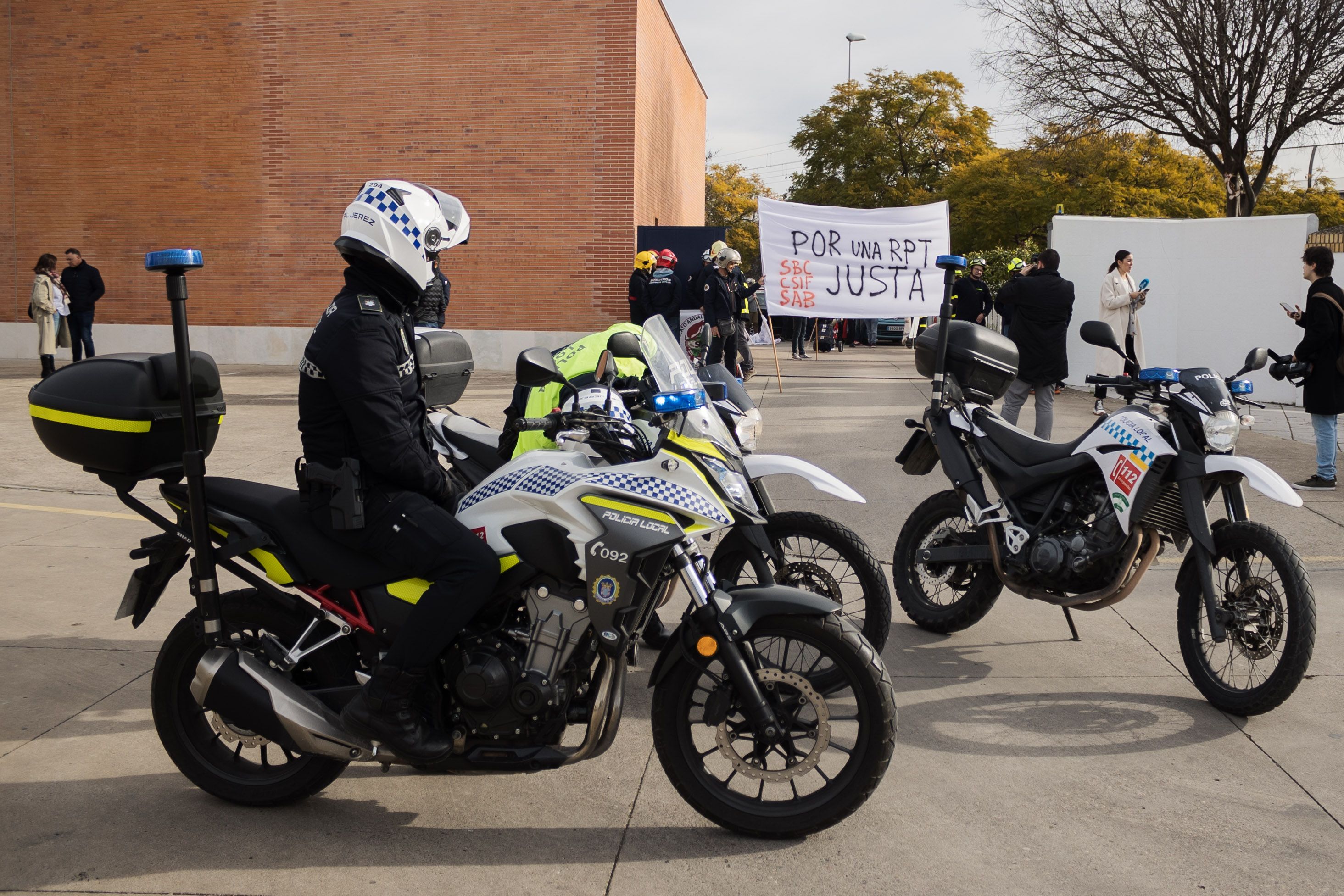 Manifestación del cuerpo de bomberos de Cádiz por una RPT justa.