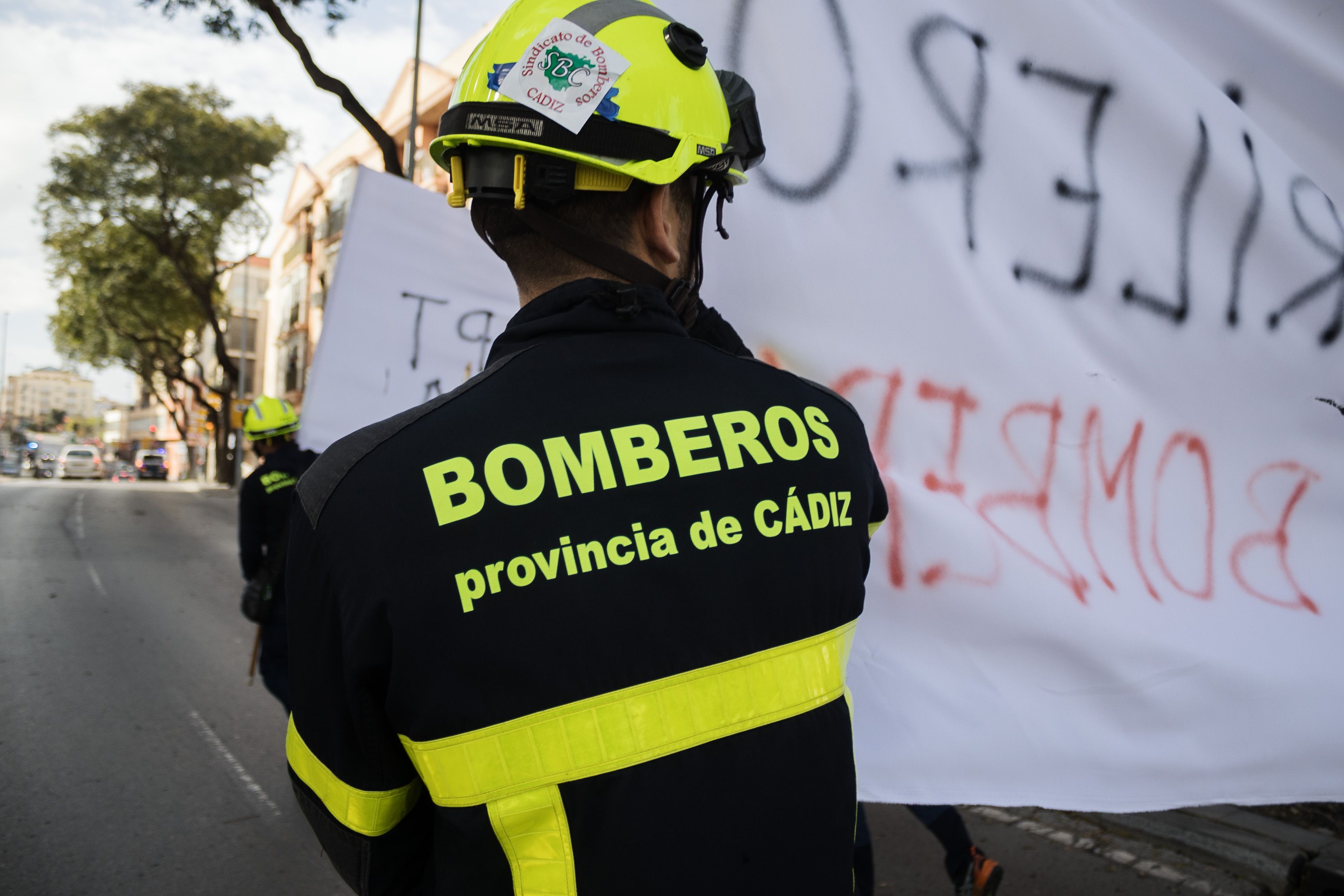 Manifestación del cuerpo de bomberos de Cádiz por una RPT justa.