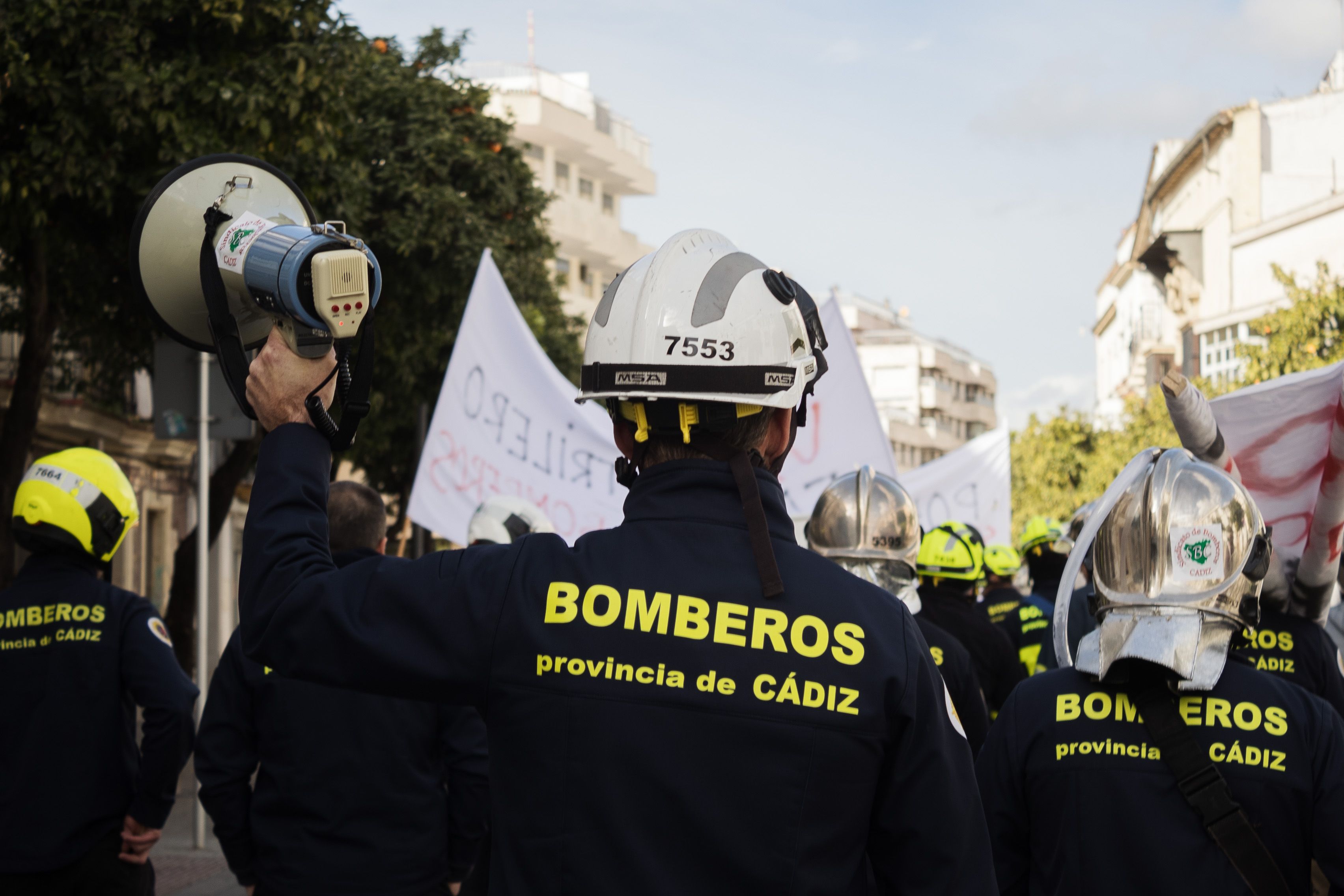 Manifestación del cuerpo de bomberos de Cádiz por una RPT justa.