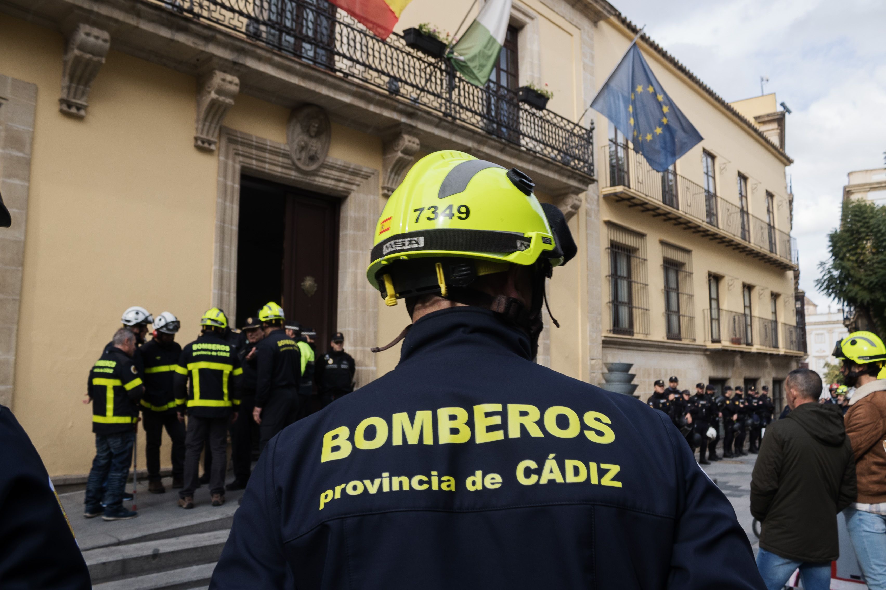 Manifestación del cuerpo de bomberos de Cádiz por una RPT justa.