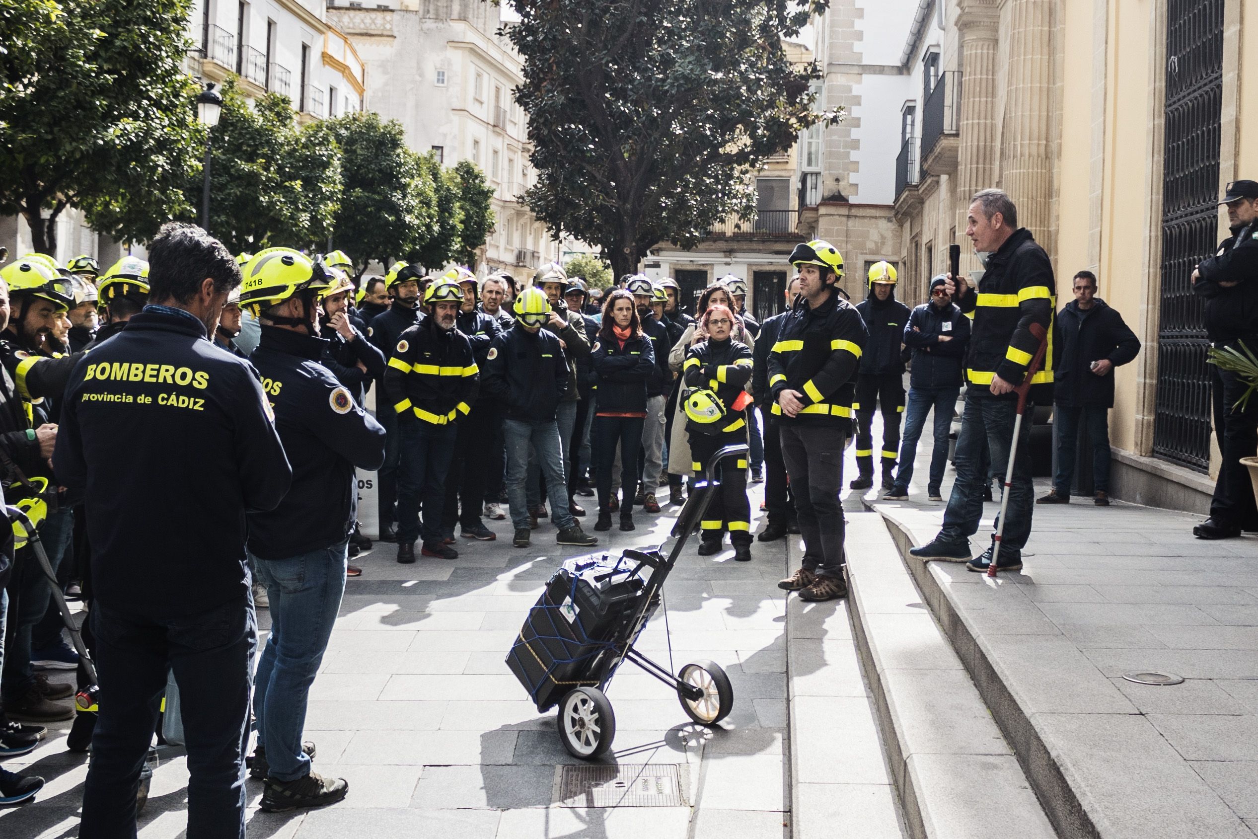 Manifestación del cuerpo de bomberos de Cádiz por una RPT justa.