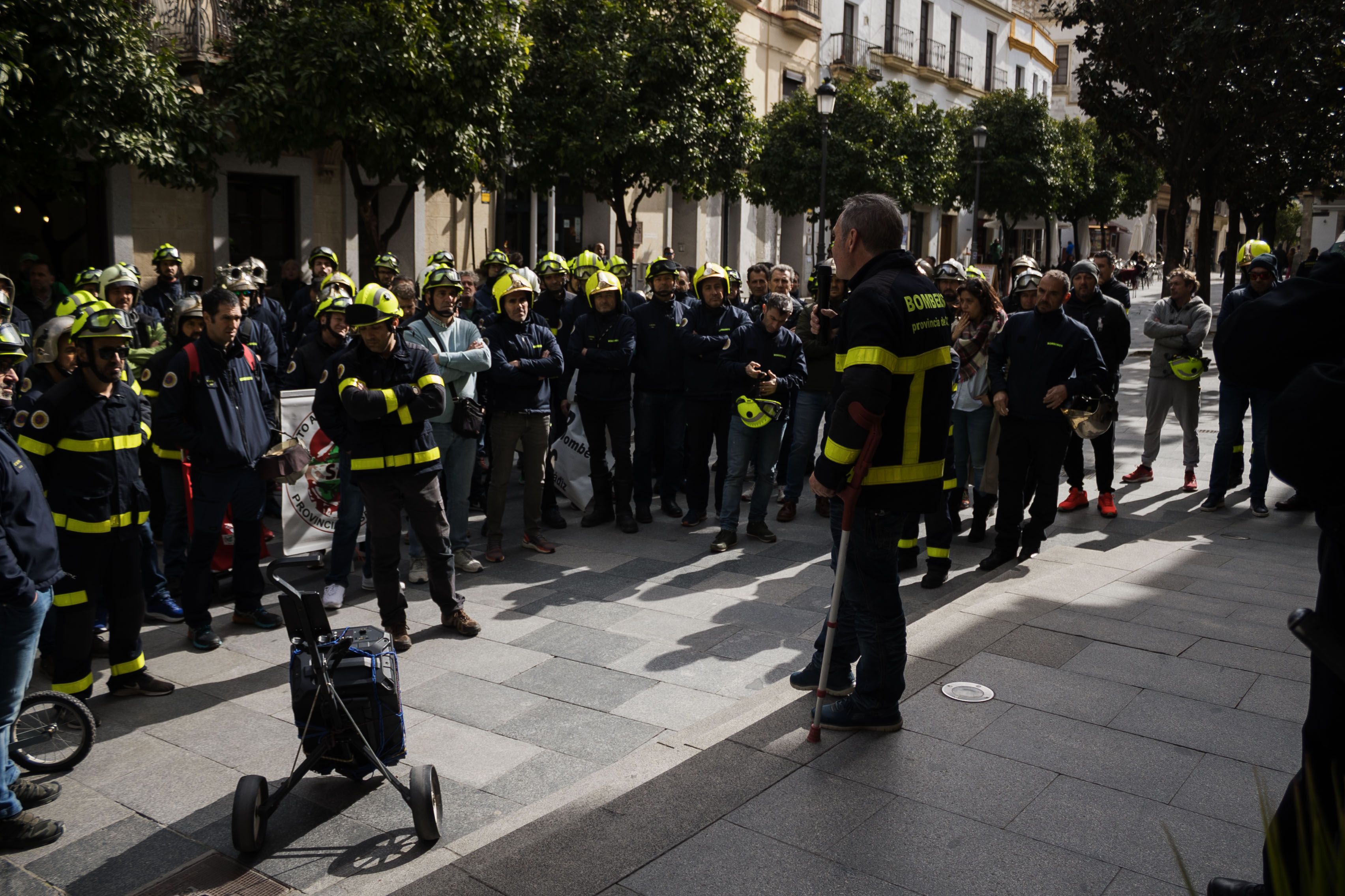 Manifestación del cuerpo de bomberos de Cádiz por una RPT justa.