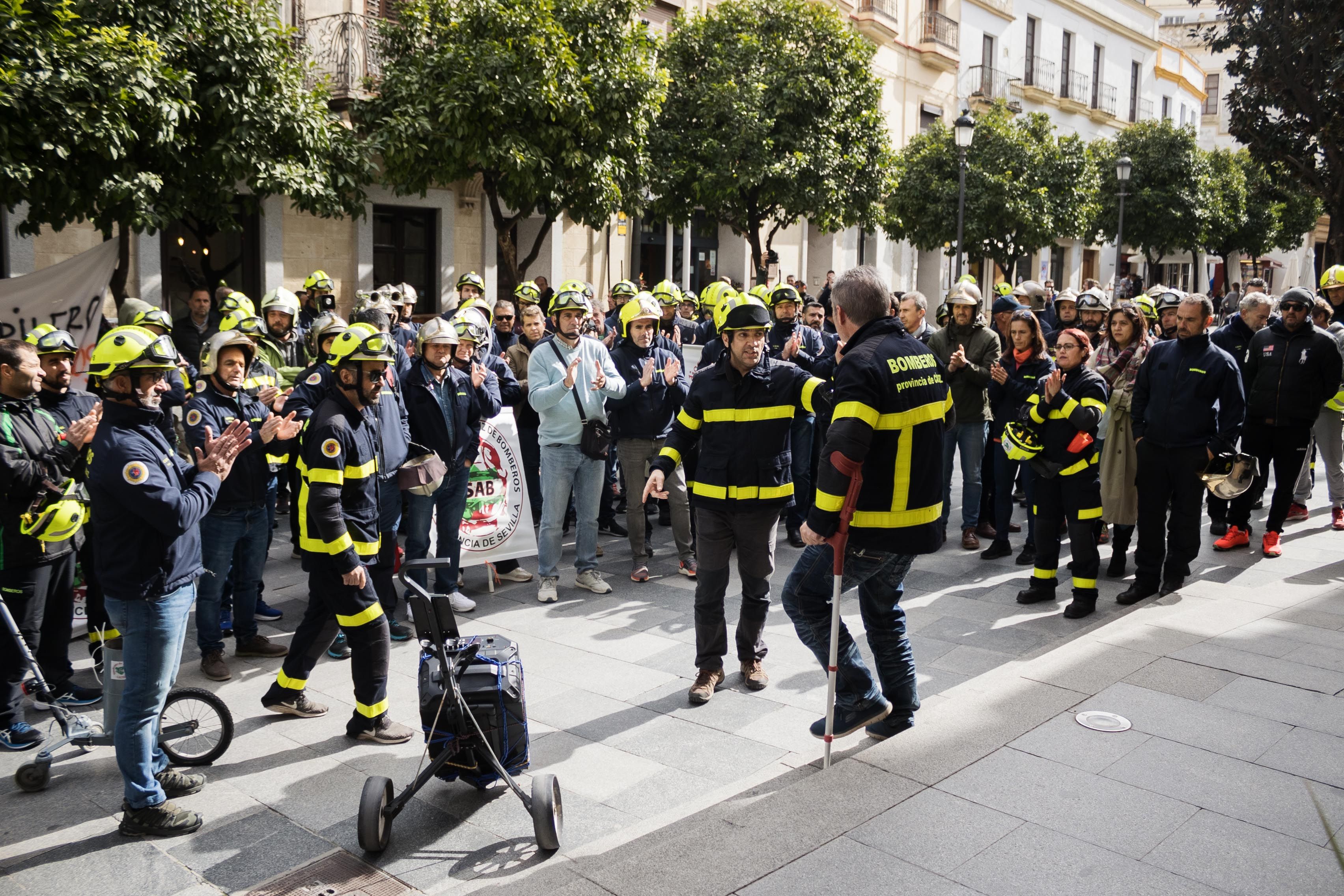 Manifestación del cuerpo de bomberos de Cádiz por una RPT justa.