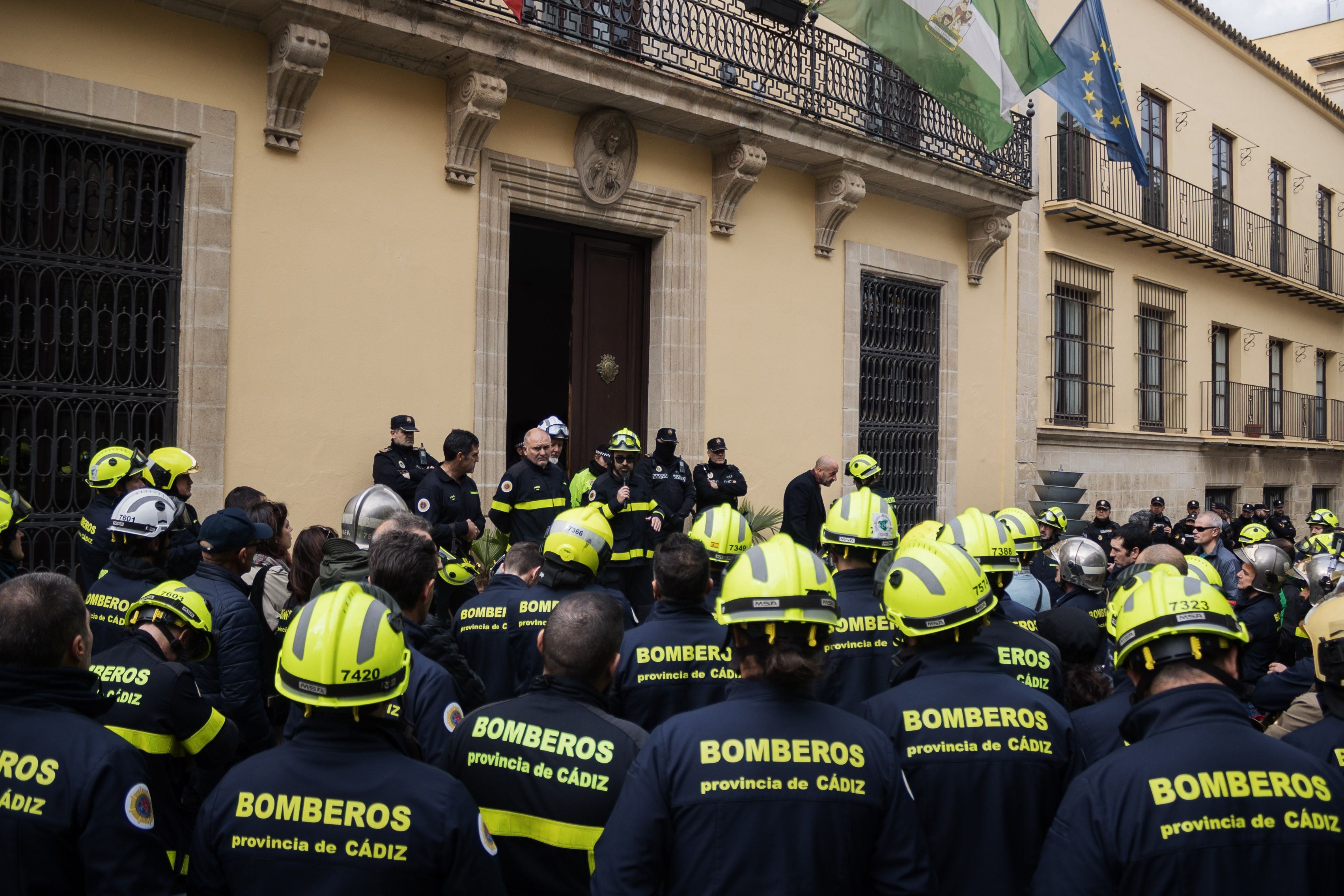 Manifestación del cuerpo de bomberos de Cádiz por una RPT justa.