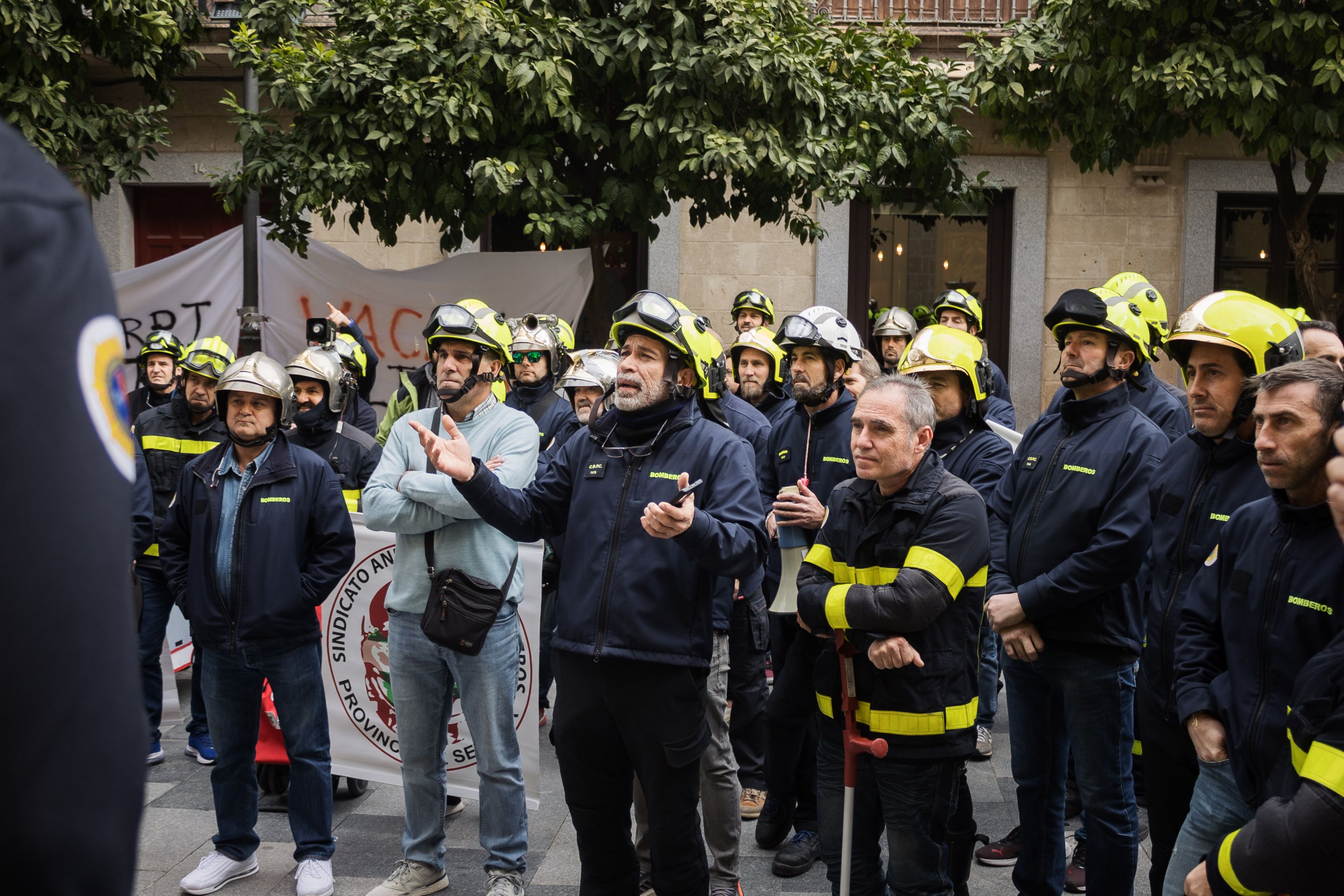 Manifestación del cuerpo de bomberos de Cádiz por una RPT justa.